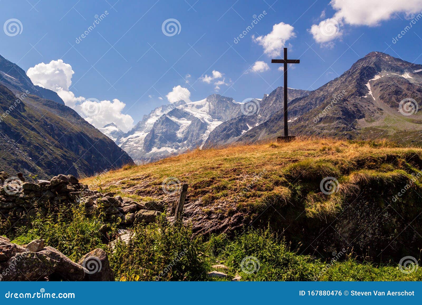Cruz De Madeira Nos Alpes Penninos Suica Foto De Stock Imagem De Caminhada Destino