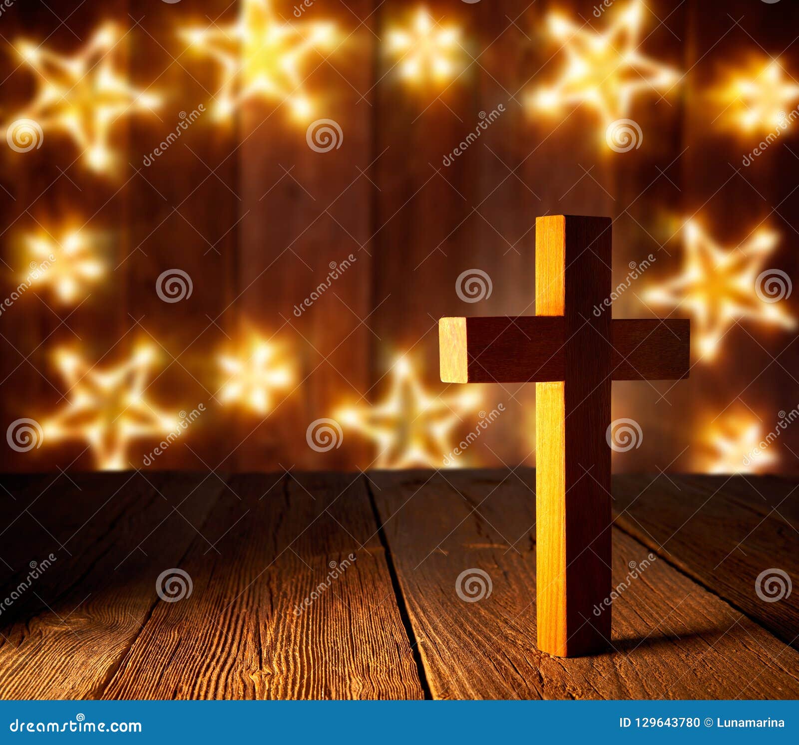 Cruz De Madera Cristiana En Las Estrellas De La Navidad Foto de archivo - Imagen de crucifijo, oscurecer: 129643780 Cruz De Madera Cristiana En Las Estrellas De La Navidad Foto de archivo - Imagen de crucifijo, oscurecer: 129643780