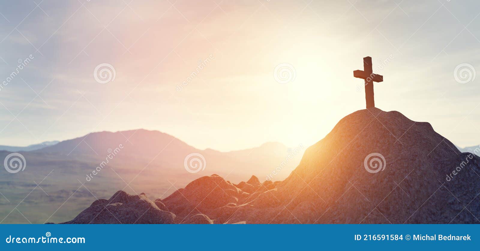 Cruz No Pico Da Montanha Na Religi O Crist Do P R Do Sol Foto De Stock Imagem De Catolicismo