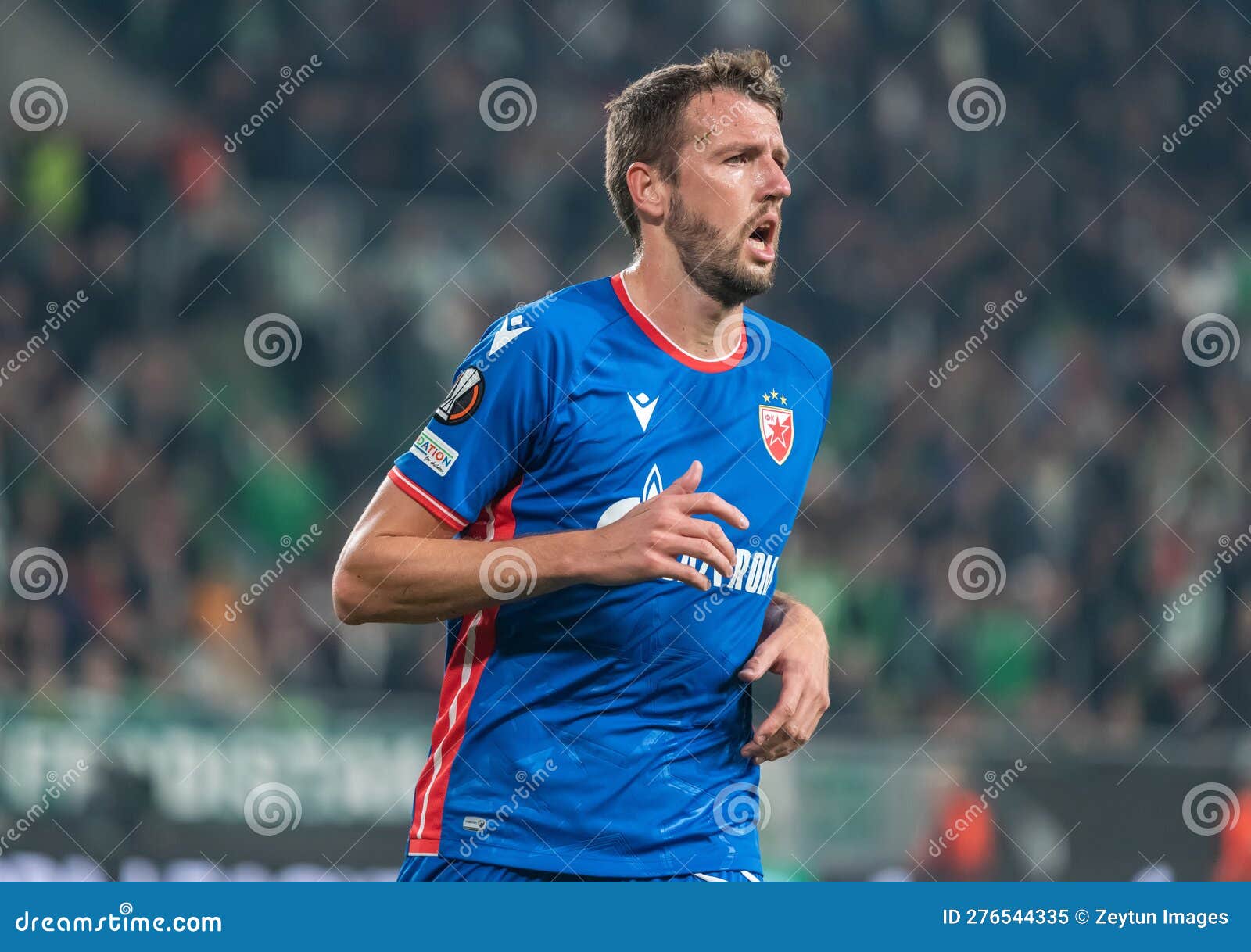 Crvena Zvezda Centreback Nemanja Milunovic Durante a Uefa Europa Liga Jogo  Ferencvaros Vs Crvena Zvezda 21 Imagem de Stock Editorial - Imagem de copo,  futebolista: 276544304