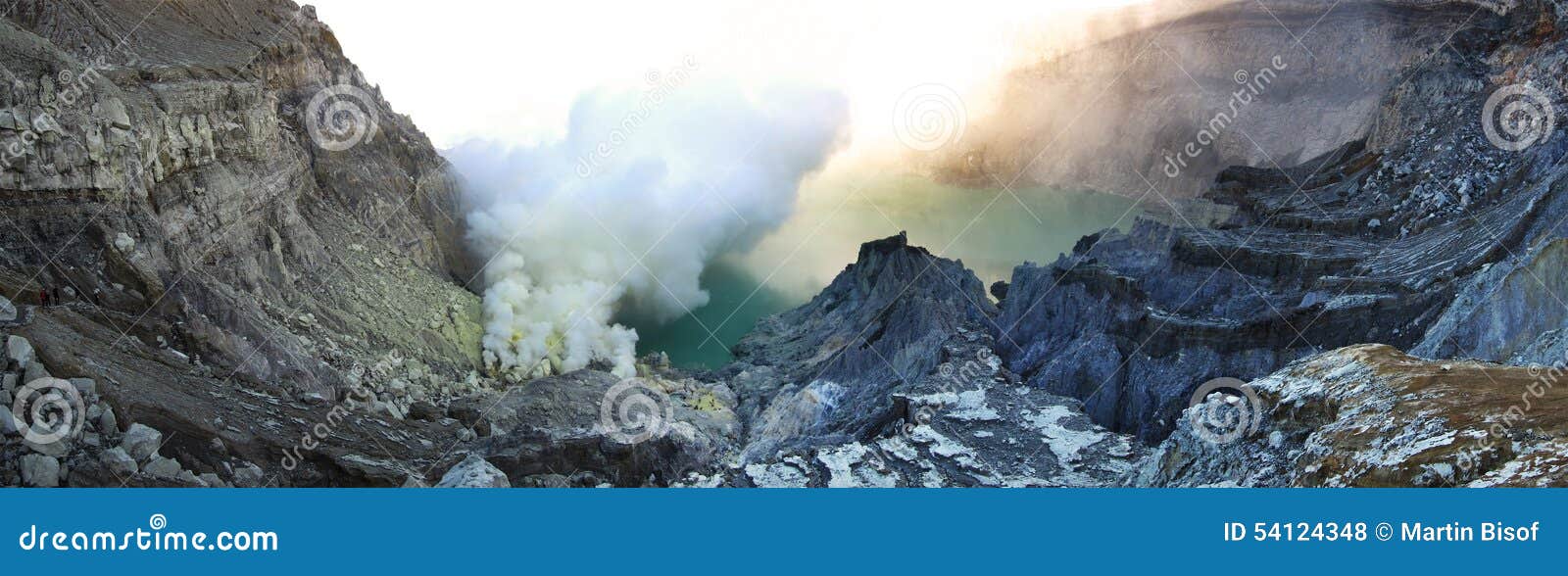 Cráter de Ijen. Lago Ijen en Java - Indonesia