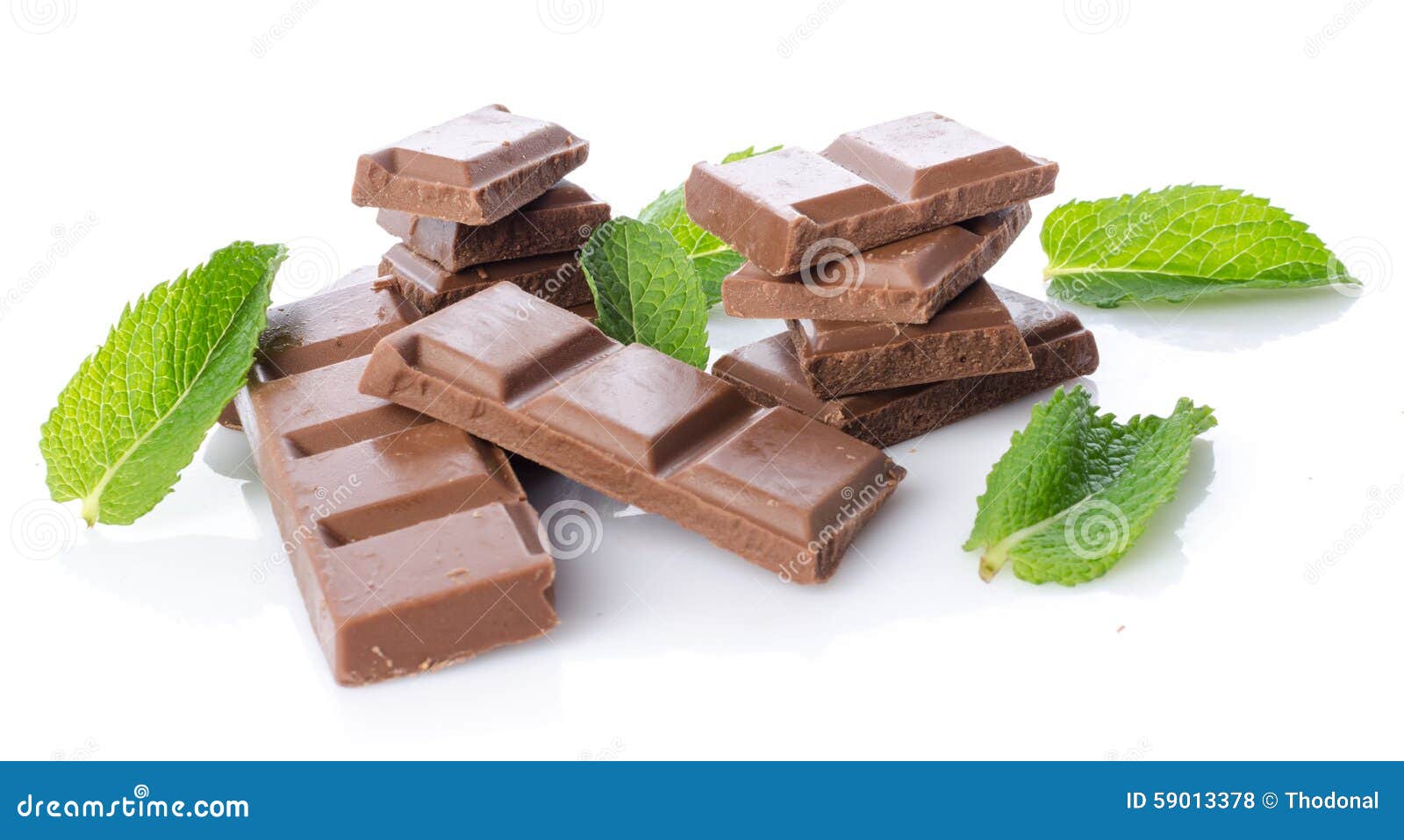 Cuadrados Del Chocolate Con La Menta Fresca Foto de archivo Imagen de