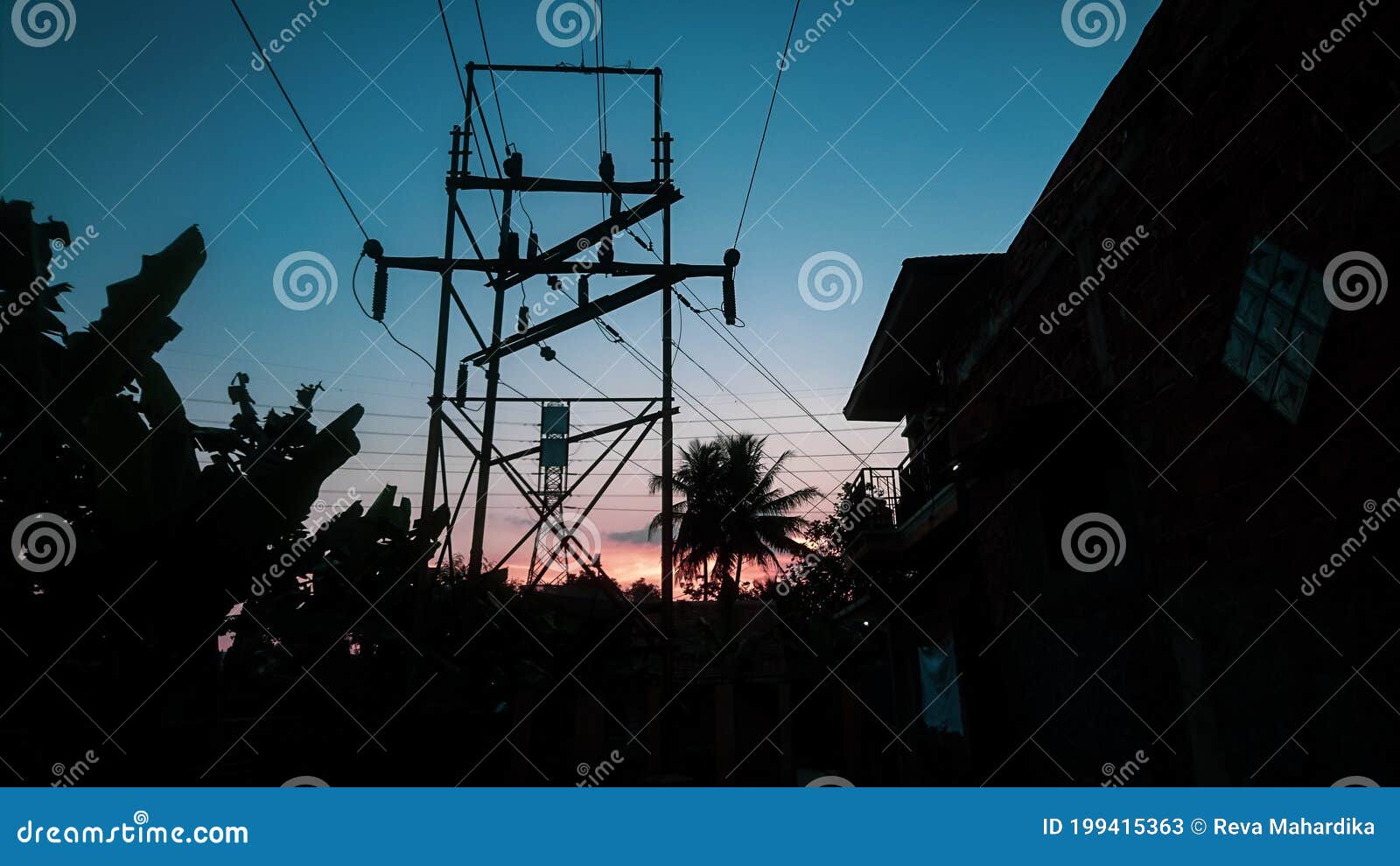 Cuando cae el sol imagen de archivo. Imagen de cubo - 199415363