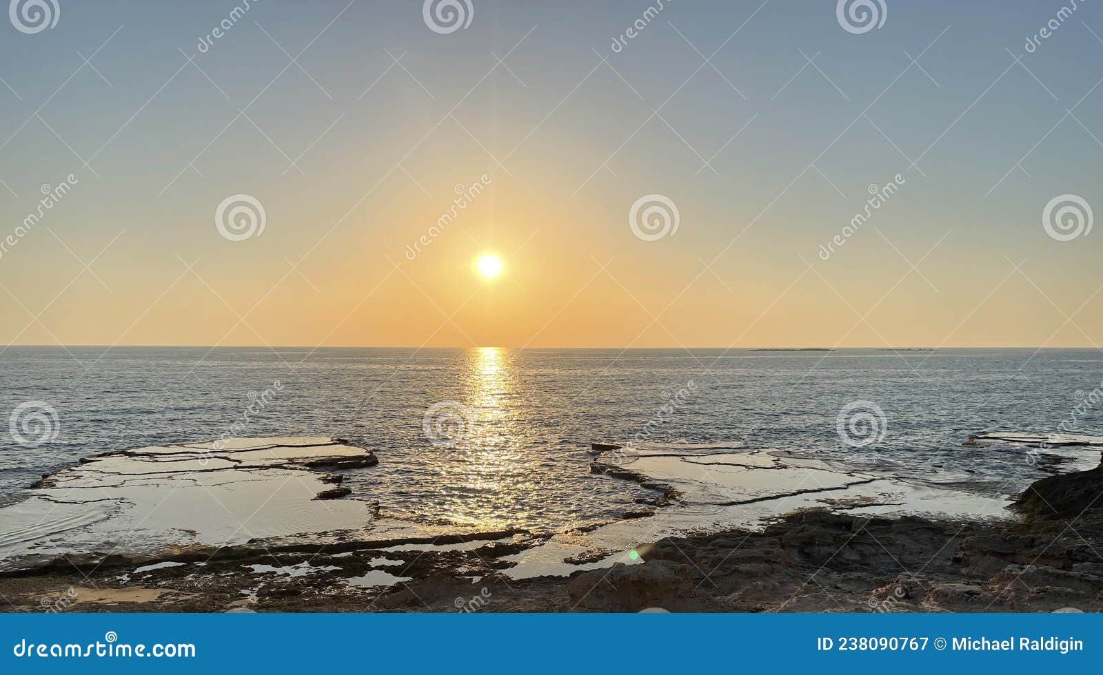 Cuando cae el sol imagen de archivo. Imagen de sunset - 238090767