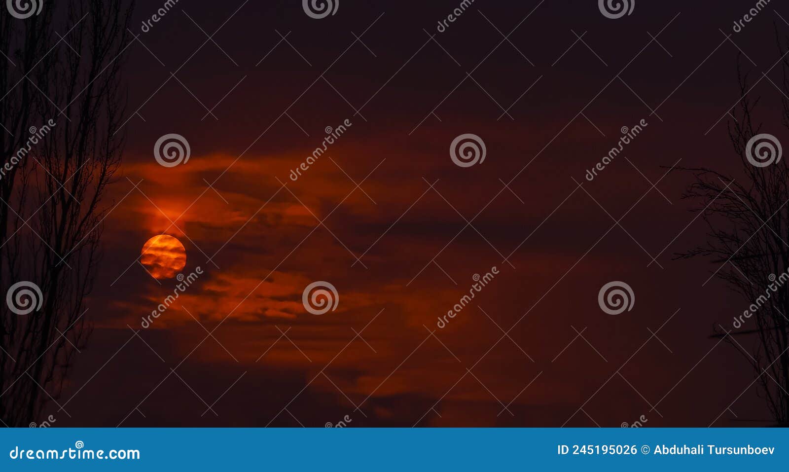 Cuando cae el sol foto de archivo. Imagen de brillante - 245195026