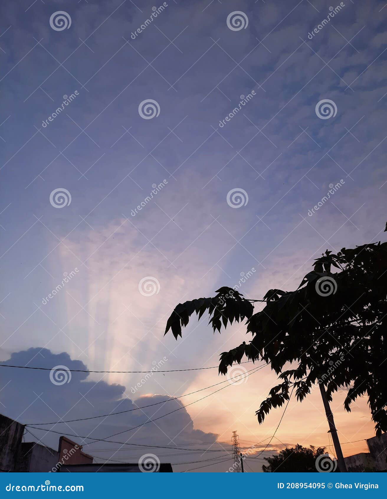 Cuando El Sol Cae Y Crea Esos Hermosos Recuerdos Imagen de archivo