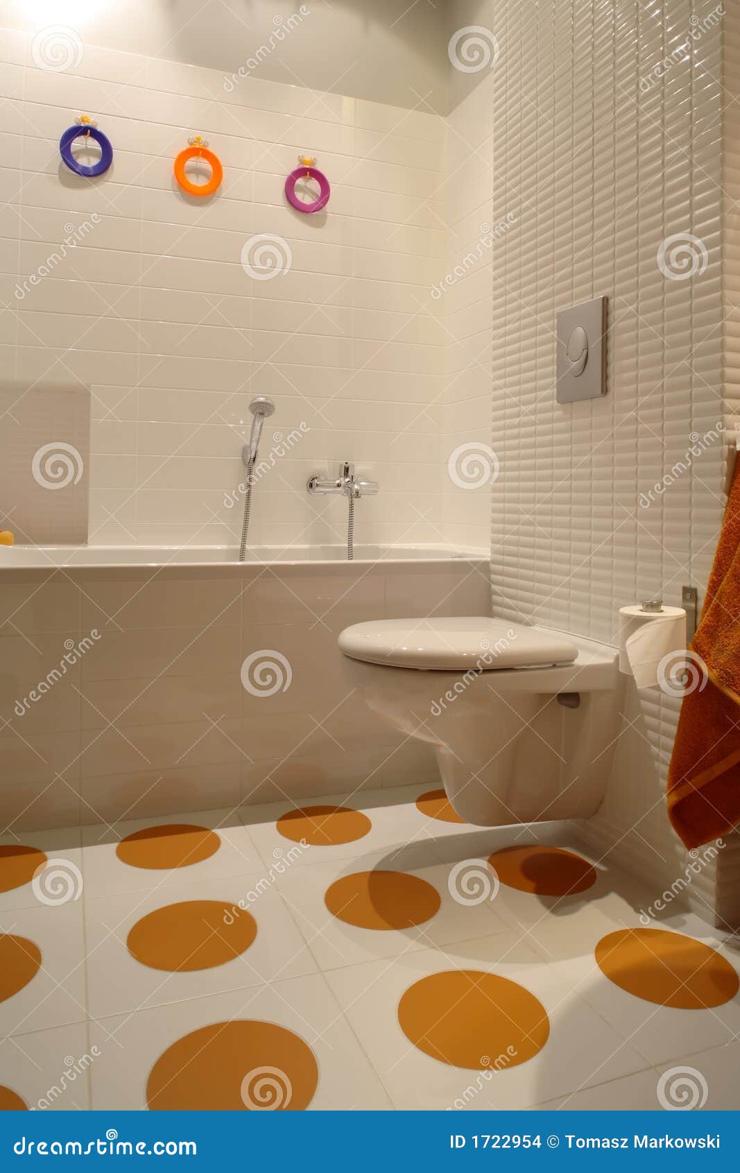 Cuarto De Baño Moderno Colorido Para El Niño Foto de archivo ... Cuarto De Baño Moderno Colorido Para El Niño Foto de archivo ...