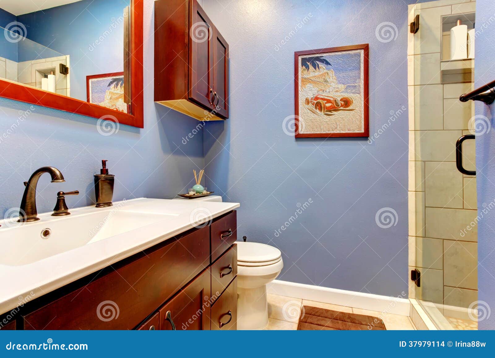 Cuarto De Baño Acogedor De La Lavanda Foto de archivo - Imagen de