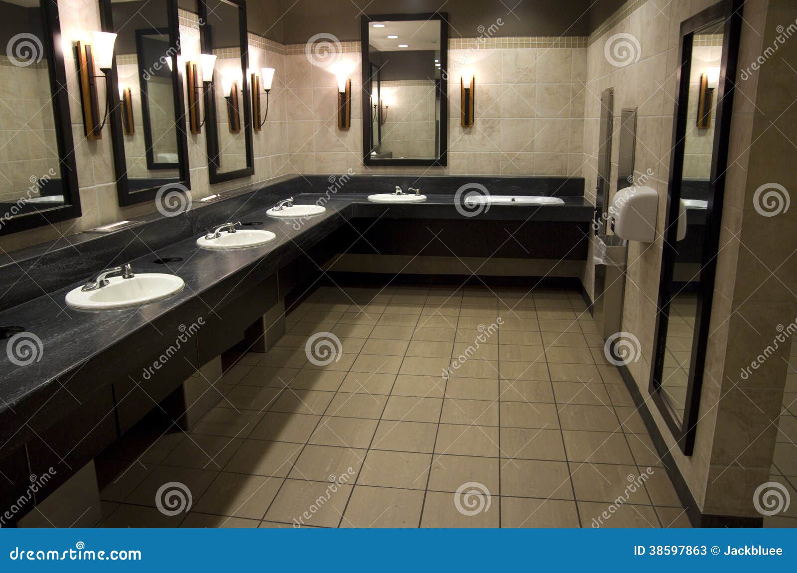 Cuarto De Baño Público Elegante Imagen de archivo Imagen de sitio