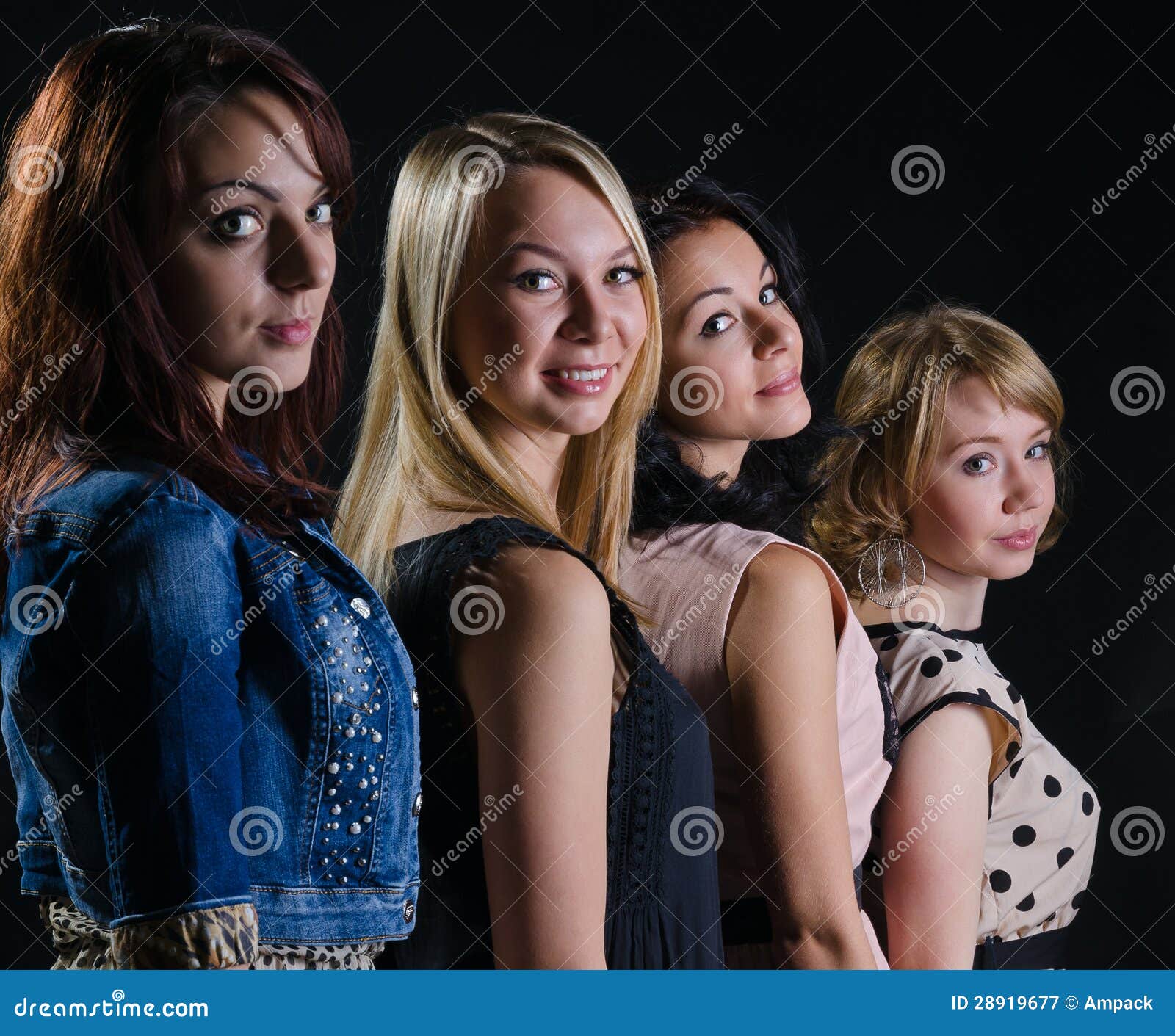 Cuatro Mujeres Hermosas Elegantes Imagen de archivo - Imagen de