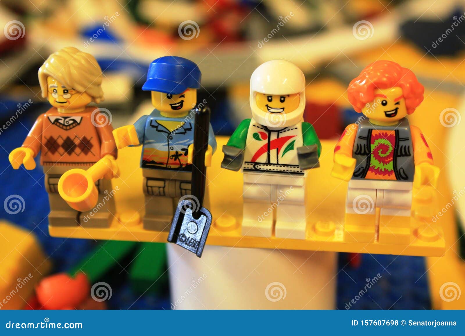Cuatro Pequeños LEGO Construidos En LEGOLAND Foto de archivo editorial - Imagen de hospitalidad, gente: 157607698