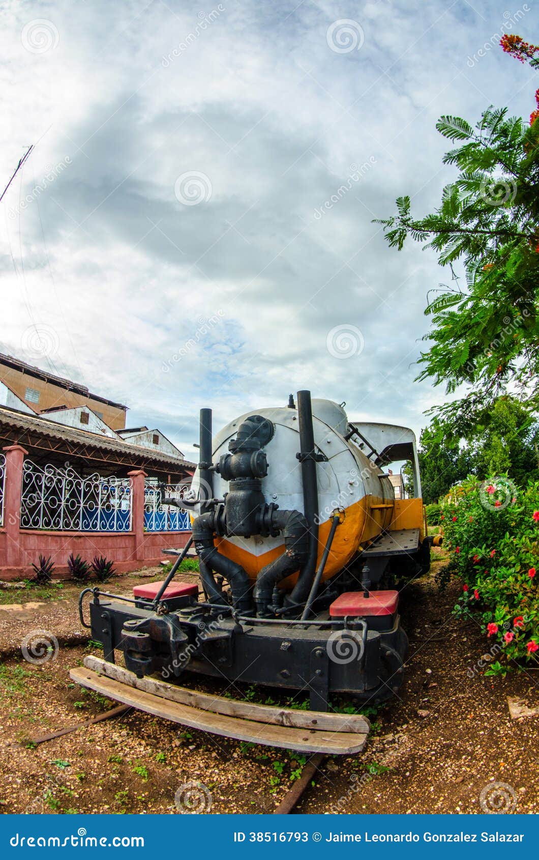 Cuban trains and railroads. The train system of cuba.