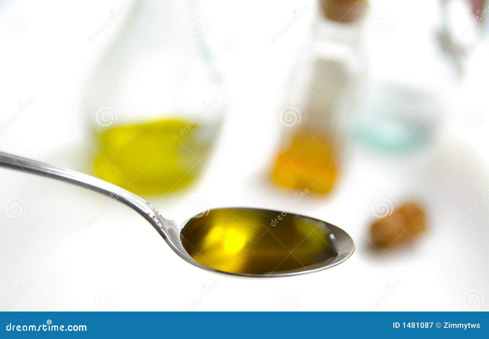 Cucharada De Aceite De Oliva Imagen de archivo - Imagen de gusto