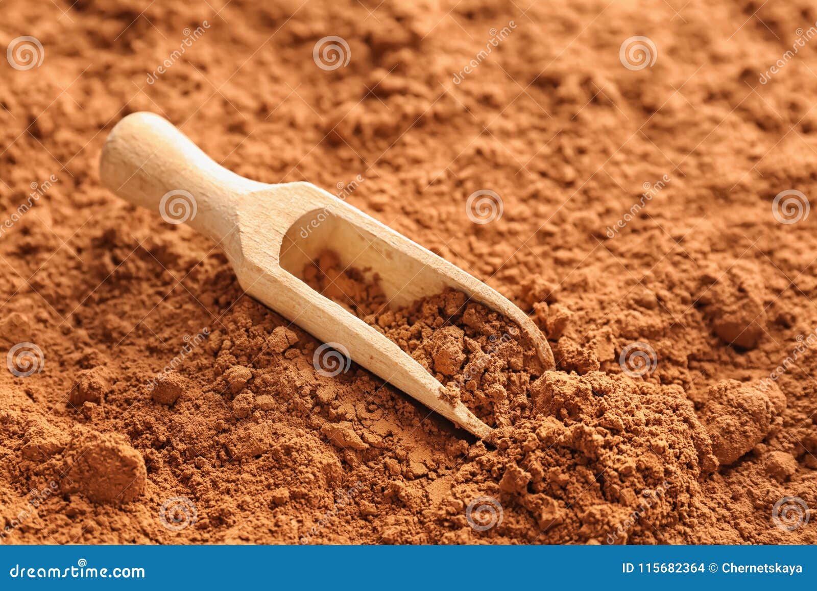 Cucharada De Madera En Polvo De Cacao Foto de archivo Imagen de