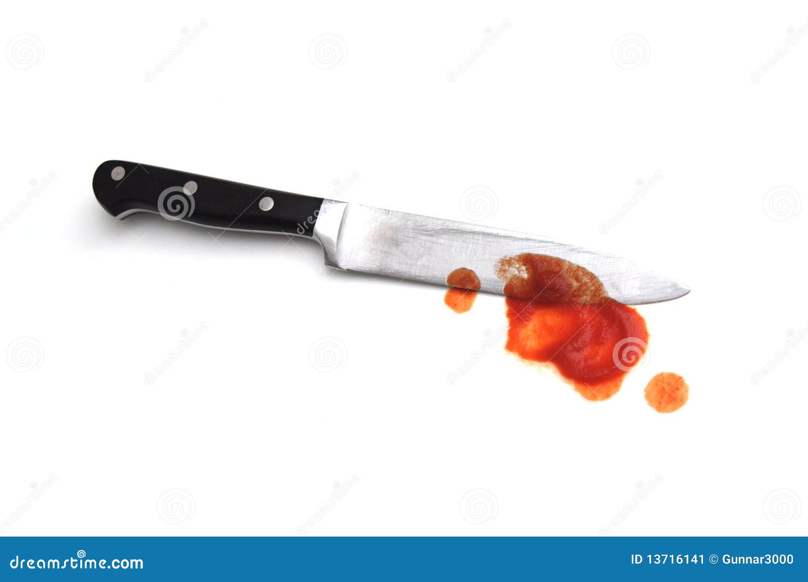 Cuchillo Con Sangre Roja Del Asesinato Imagen de archivo - Imagen de