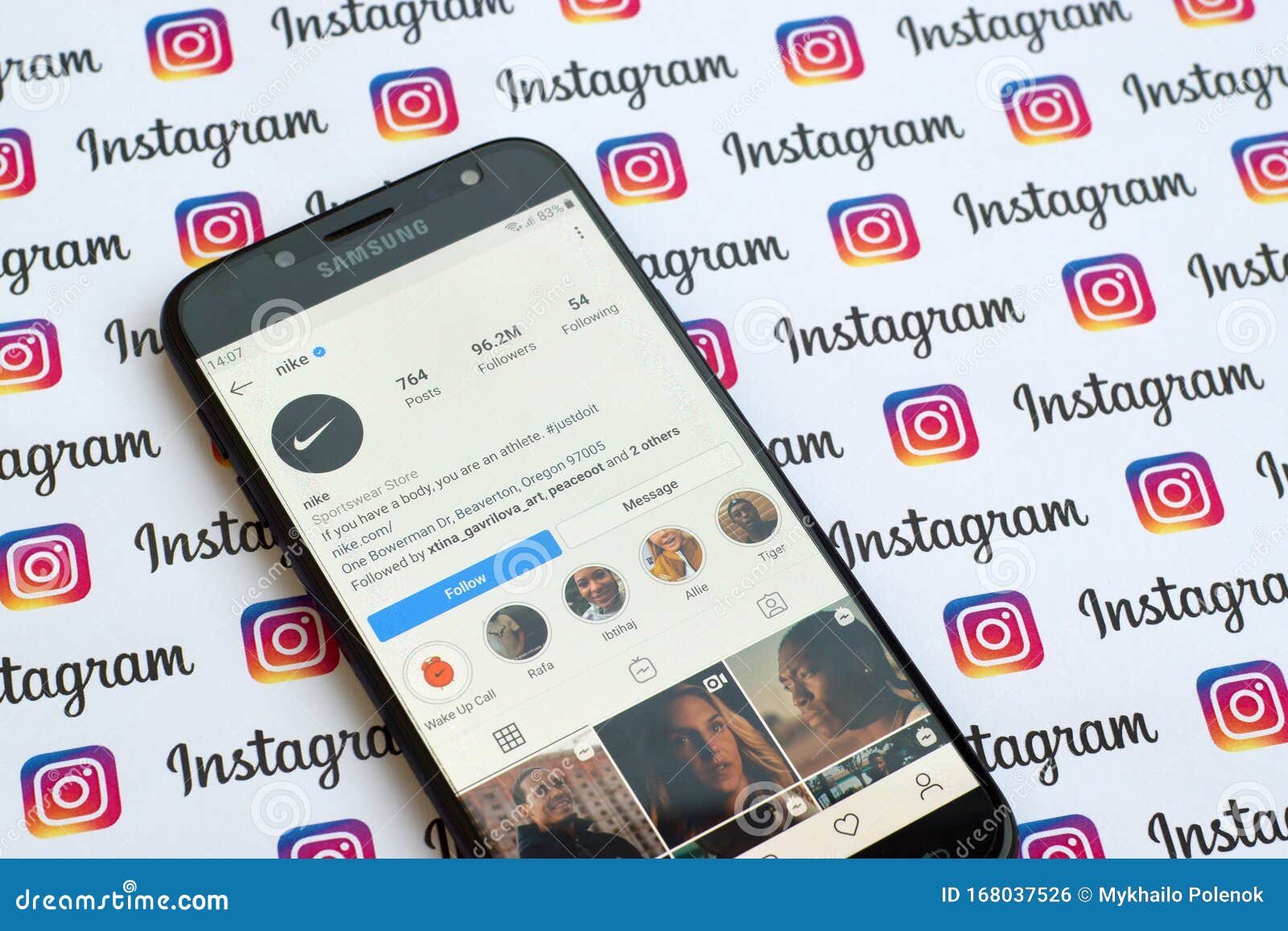 Cuenta Oficial De Nike En La Pantalla Smartphone En Pancarta De Instagram En Papel Foto editorial - Imagen de social, tarjeta: 168037526