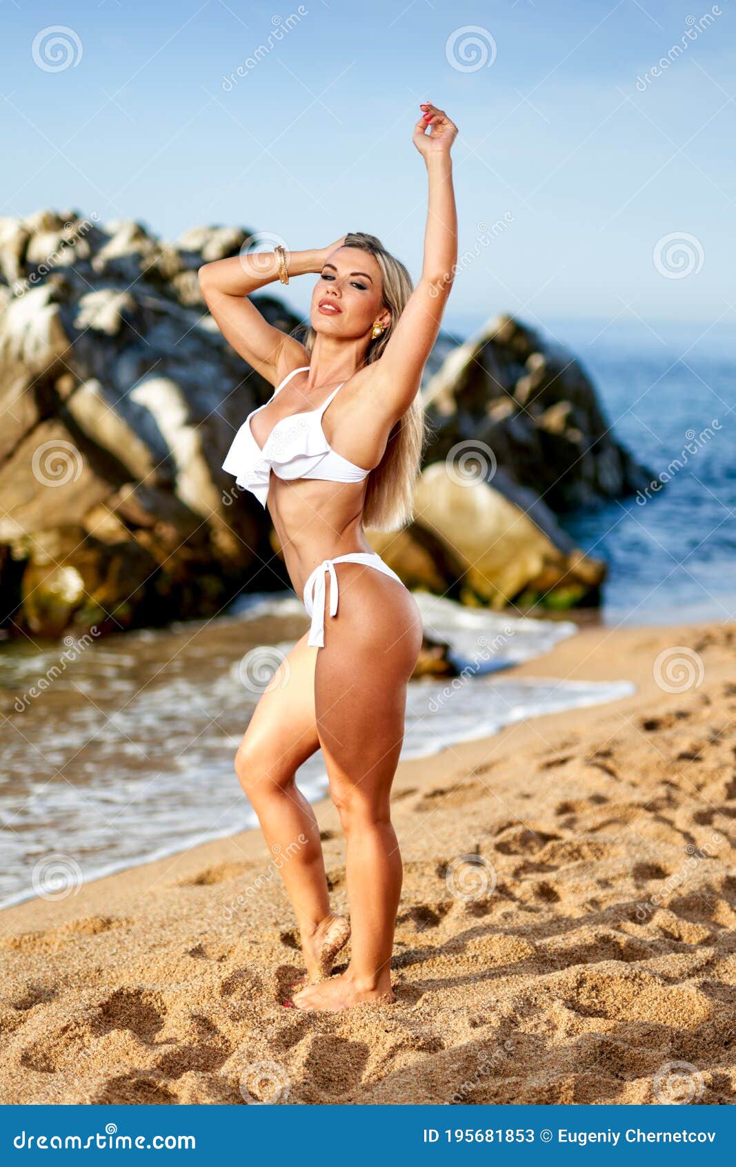 Cuerpo De Mujeres Hermosas En Bikini Sexy Sobre Fondo De Playa Imagen De Archivo Imagen De