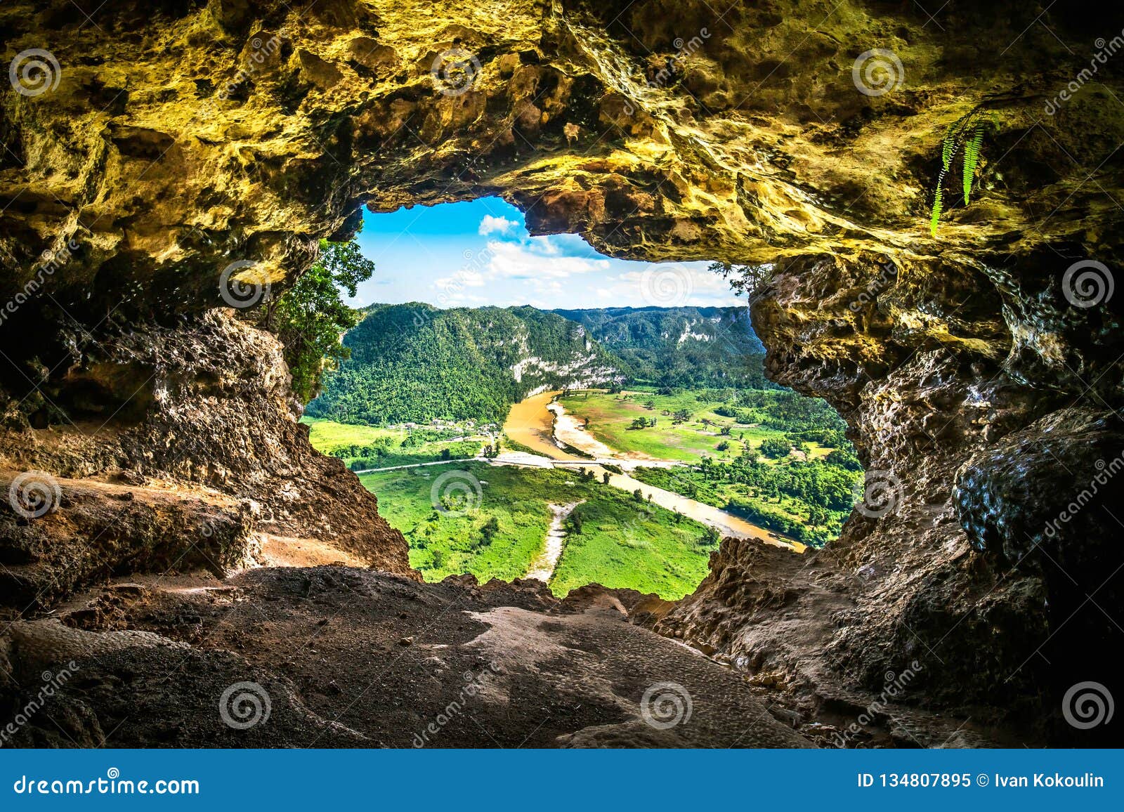 cueva ventana natural cave in puerto rico