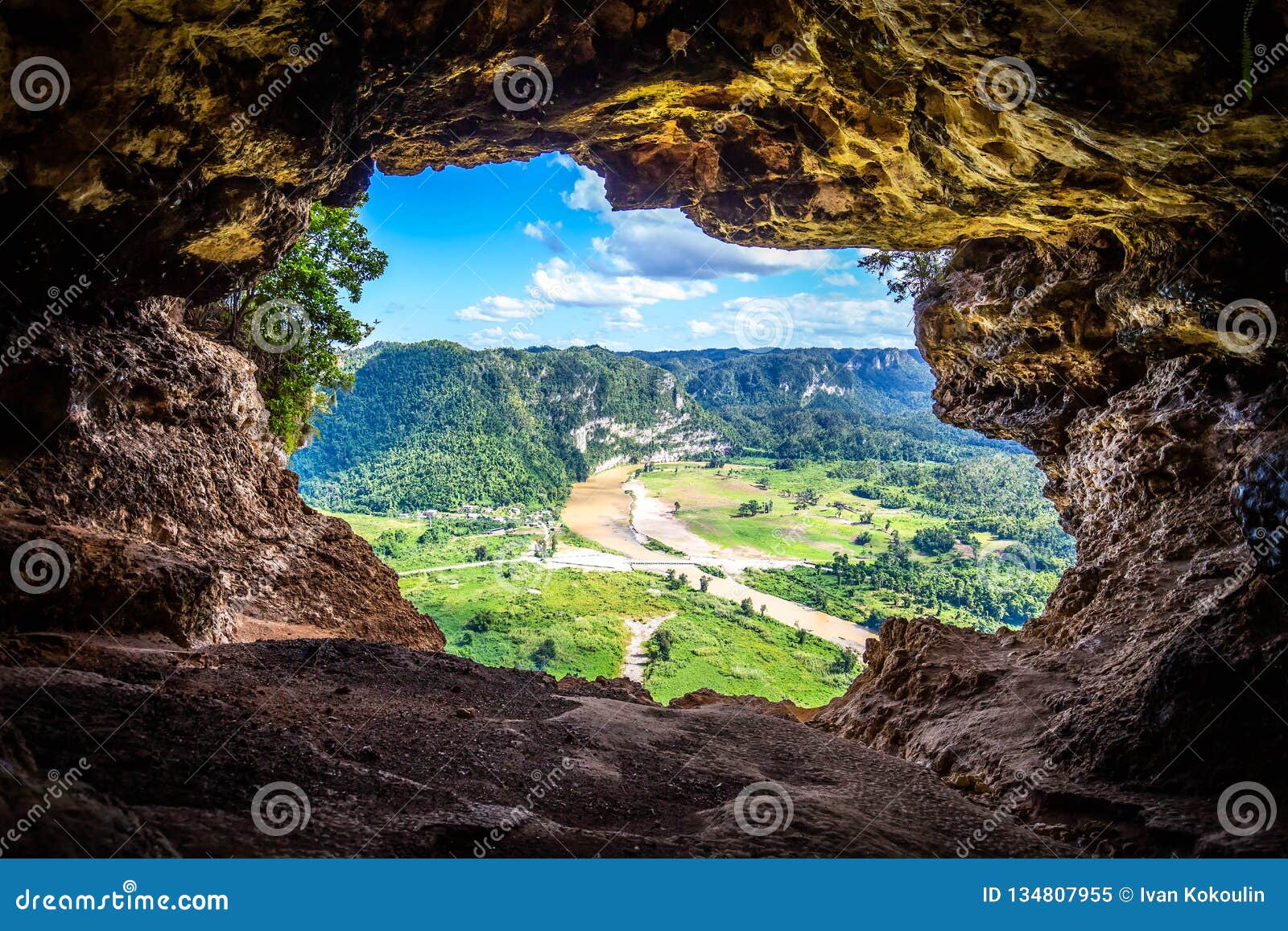 cueva ventana natural cave in puerto rico