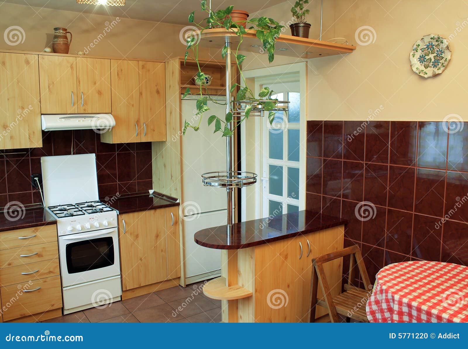 Cuisine Moderne Avec Les Meubles En Bois Photo Stock Image