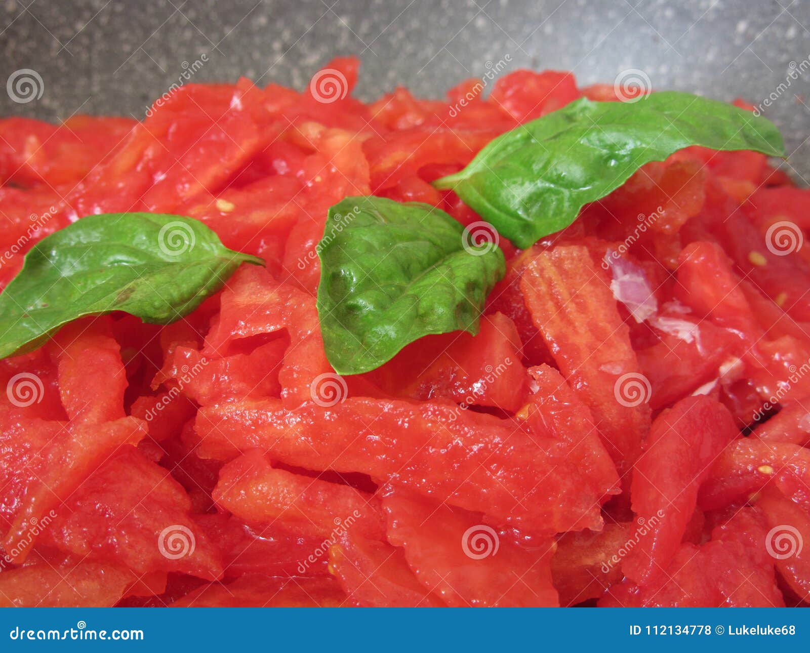 Cuisson De La Sauce Tomate Faite Maison Utilisant Les Tomates L