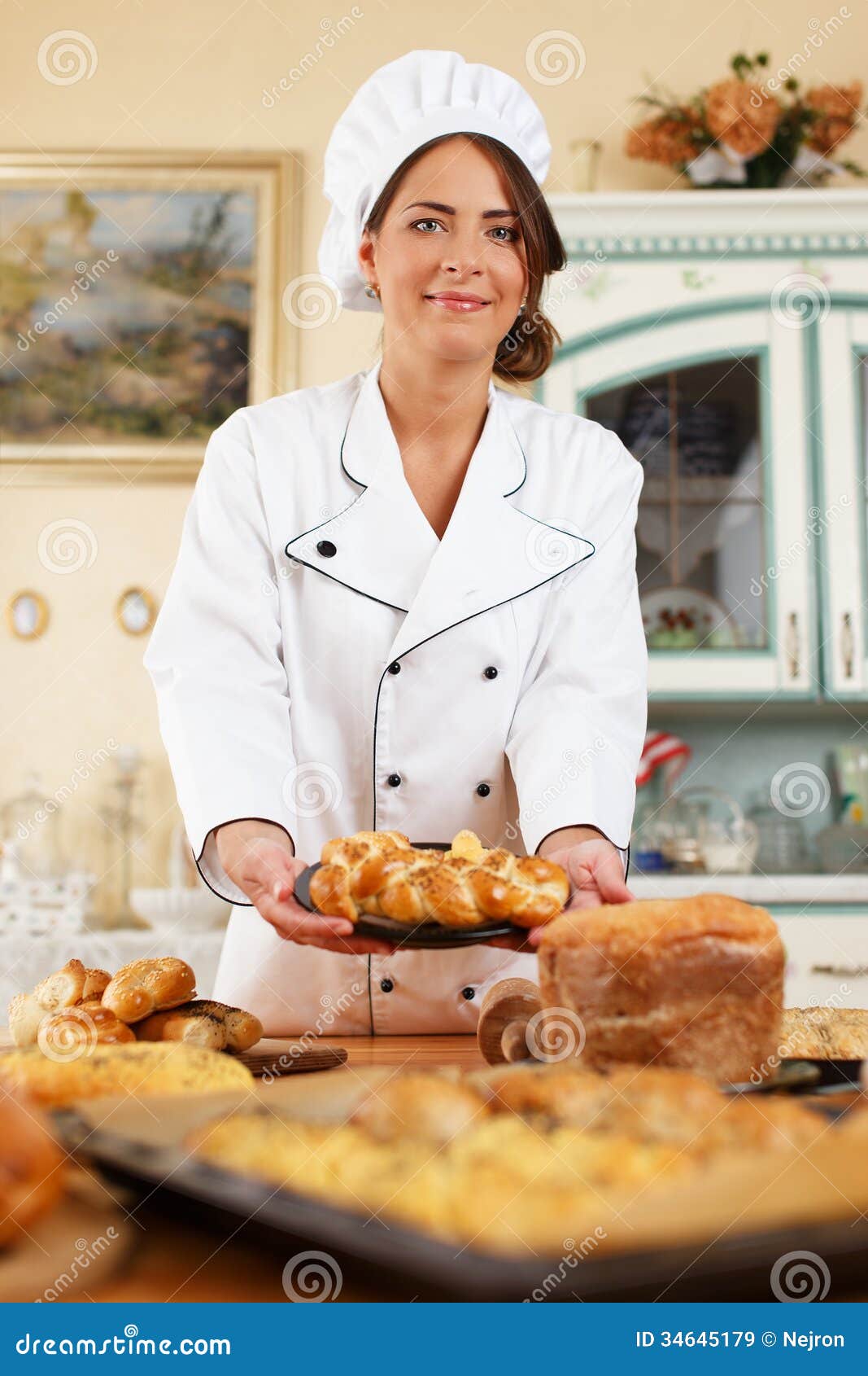 Женщина в булочной