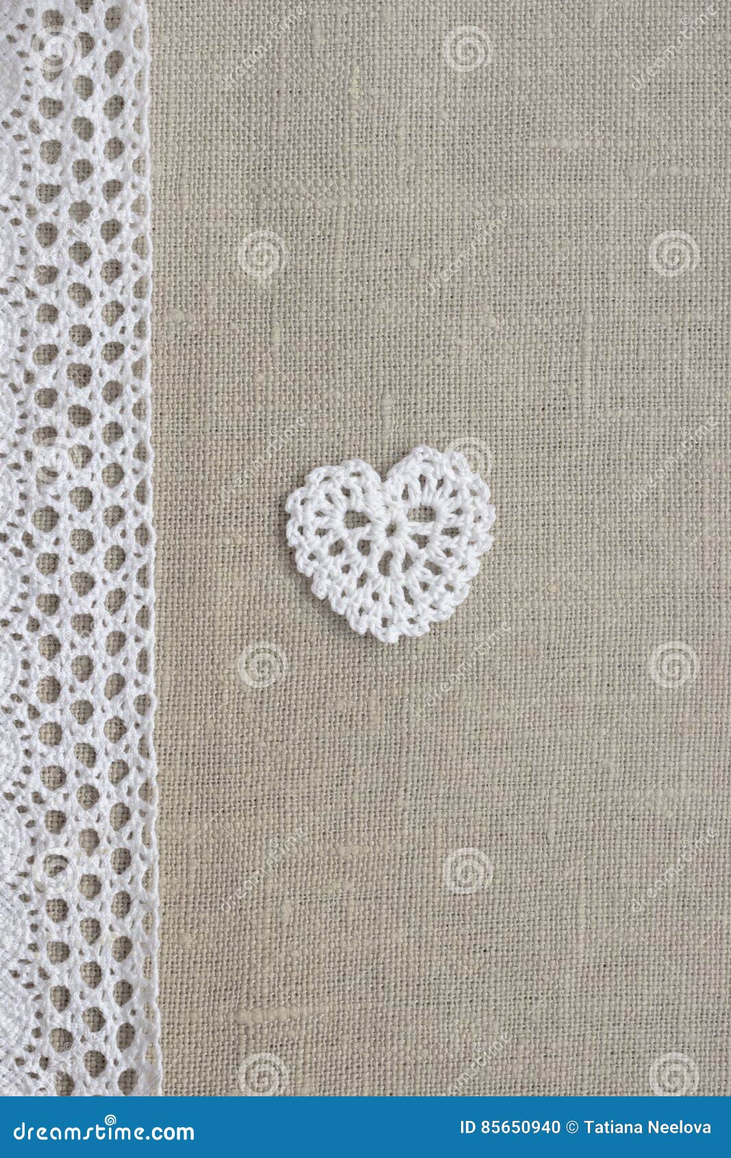 Cuore Irlandese Di Bianco Del Pizzo All Uncinetto Del Vecchio Cotone Creativo Di Tela Pasqua Tricottata Fatta A Mano Natale Con Fotografia Stock Immagine Di Elegante Eleganza