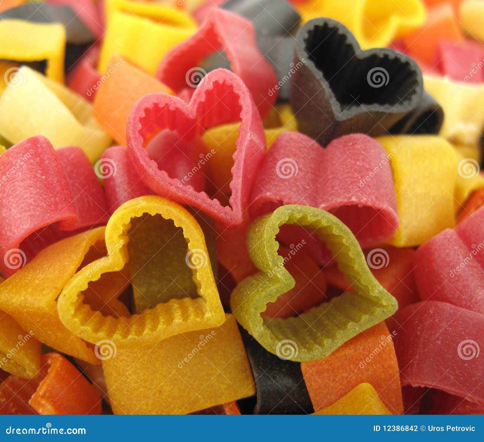 Cuore Italiano Della Pasta a Forma Di Fotografia Stock - Immagine di amare,  colorato: 12386842