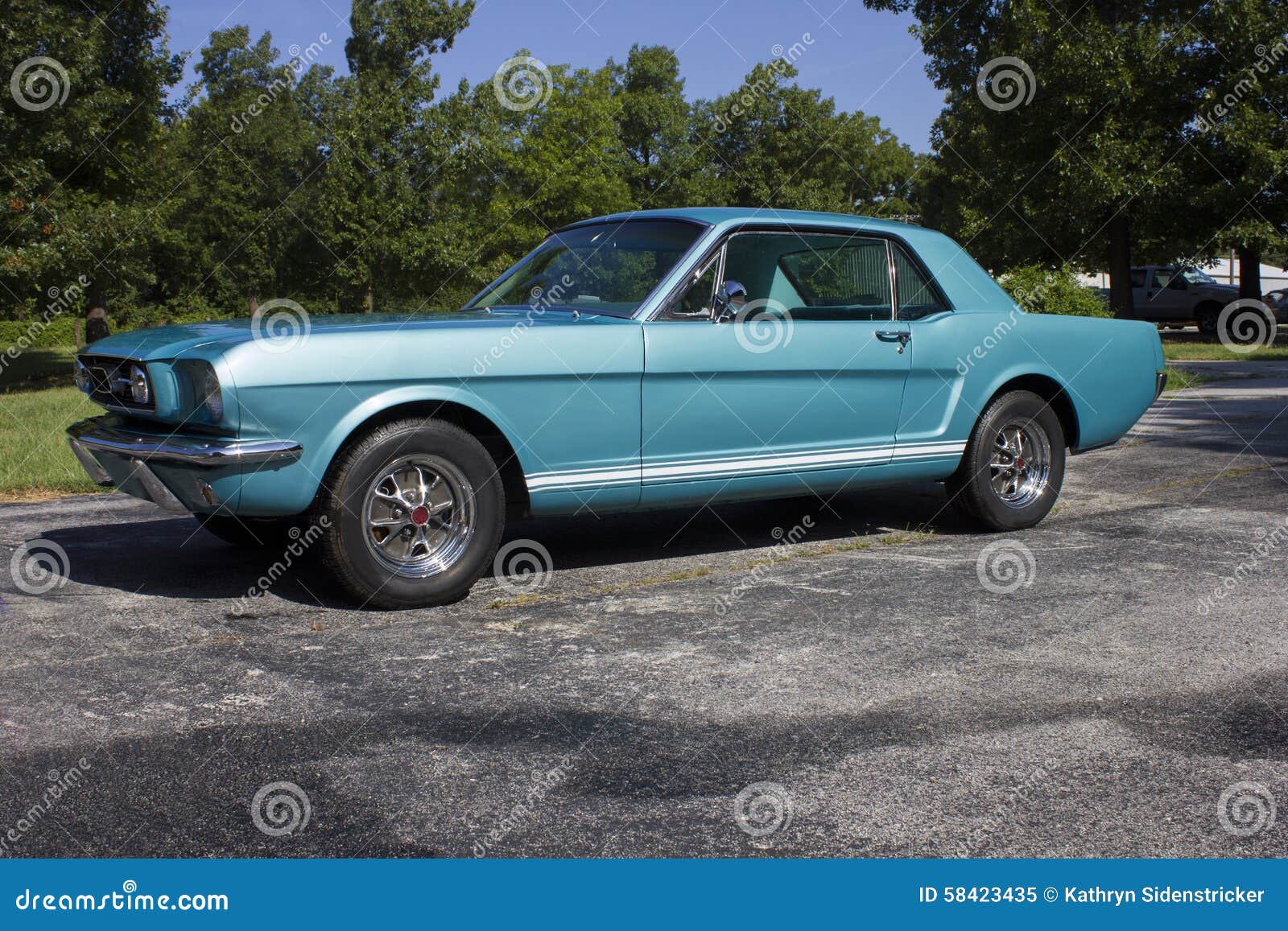1966 Ford Mustang GT Coupé imagem de stock. Imagem de listrado - 58423435, image size:1600x1157