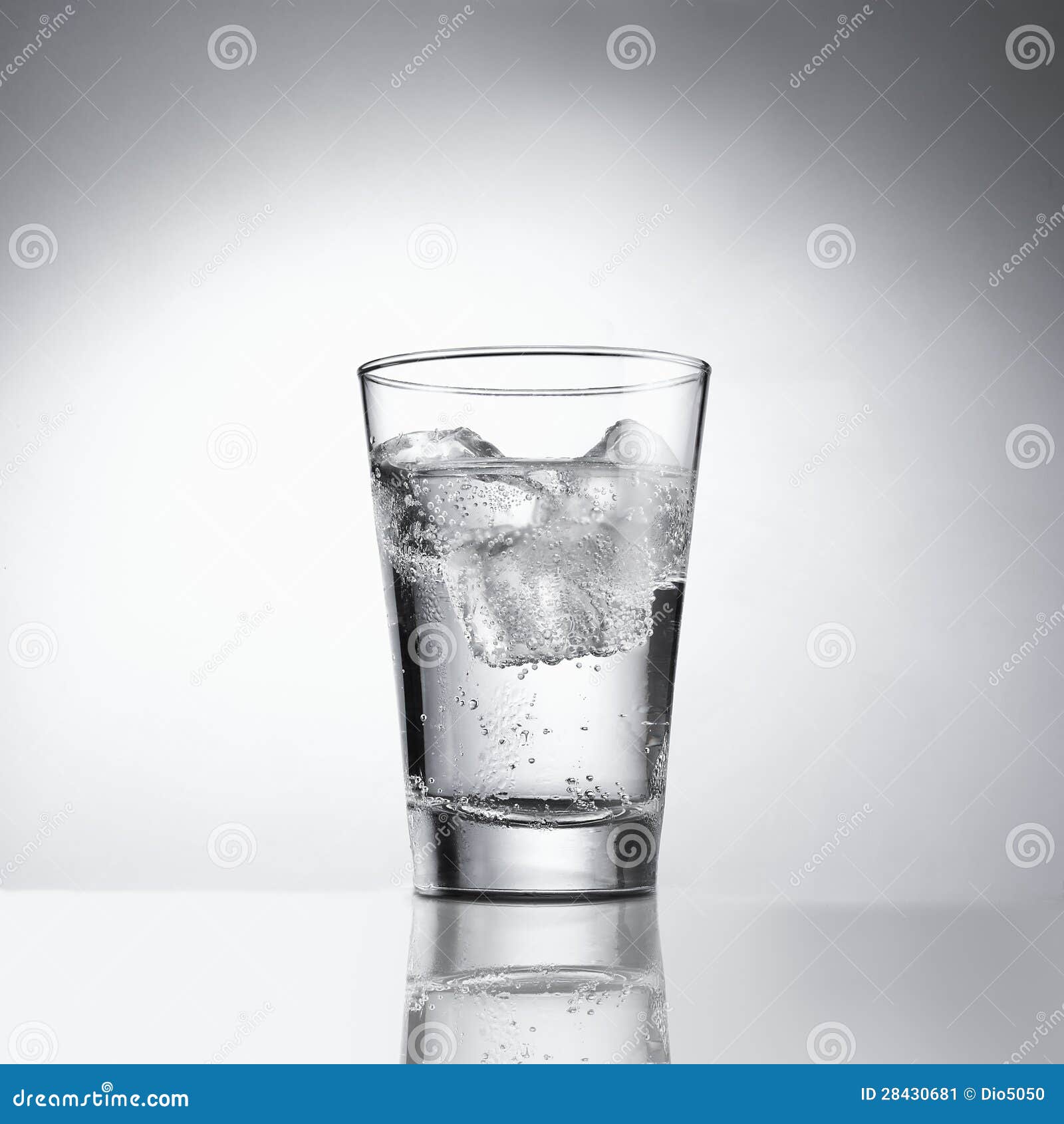 cup-ice-water-clipping-path-28430681.jpg