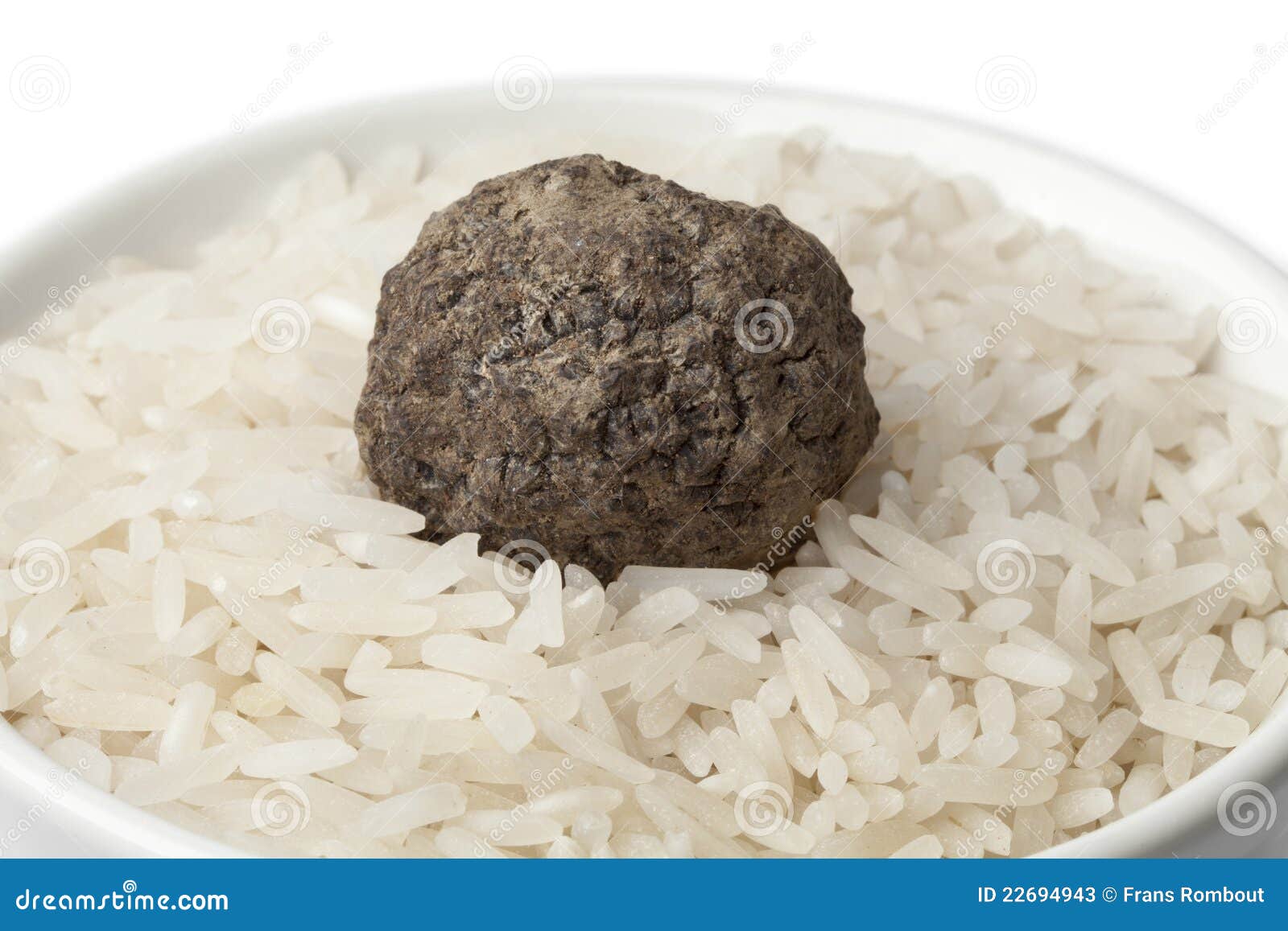 cup-raw-rice-black-winter-truffle-22694943.jpg