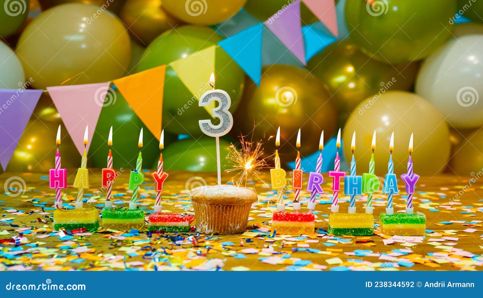 https://thumbs.dreamstime.com/z/cupcake-avec-une-bougie-trois-ans-saluant-carte-color%C3%A9e-heureux-anniversaire-%C3%A0-l-enfant-de-bougies-et-d%C3%A9corations-d-en-arri%C3%A8re-238344592.jpg