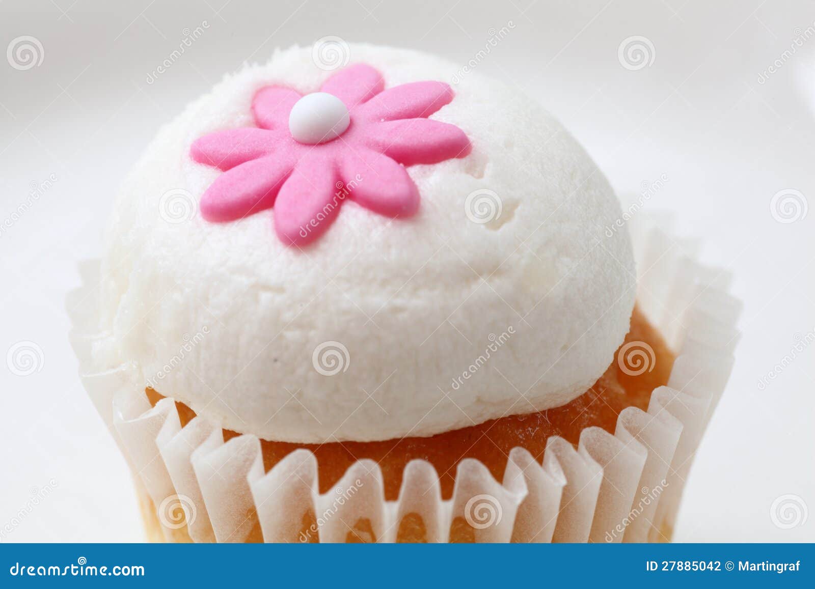 Cupcake topping stock photo. Image of buttercream, celebrate 27885042