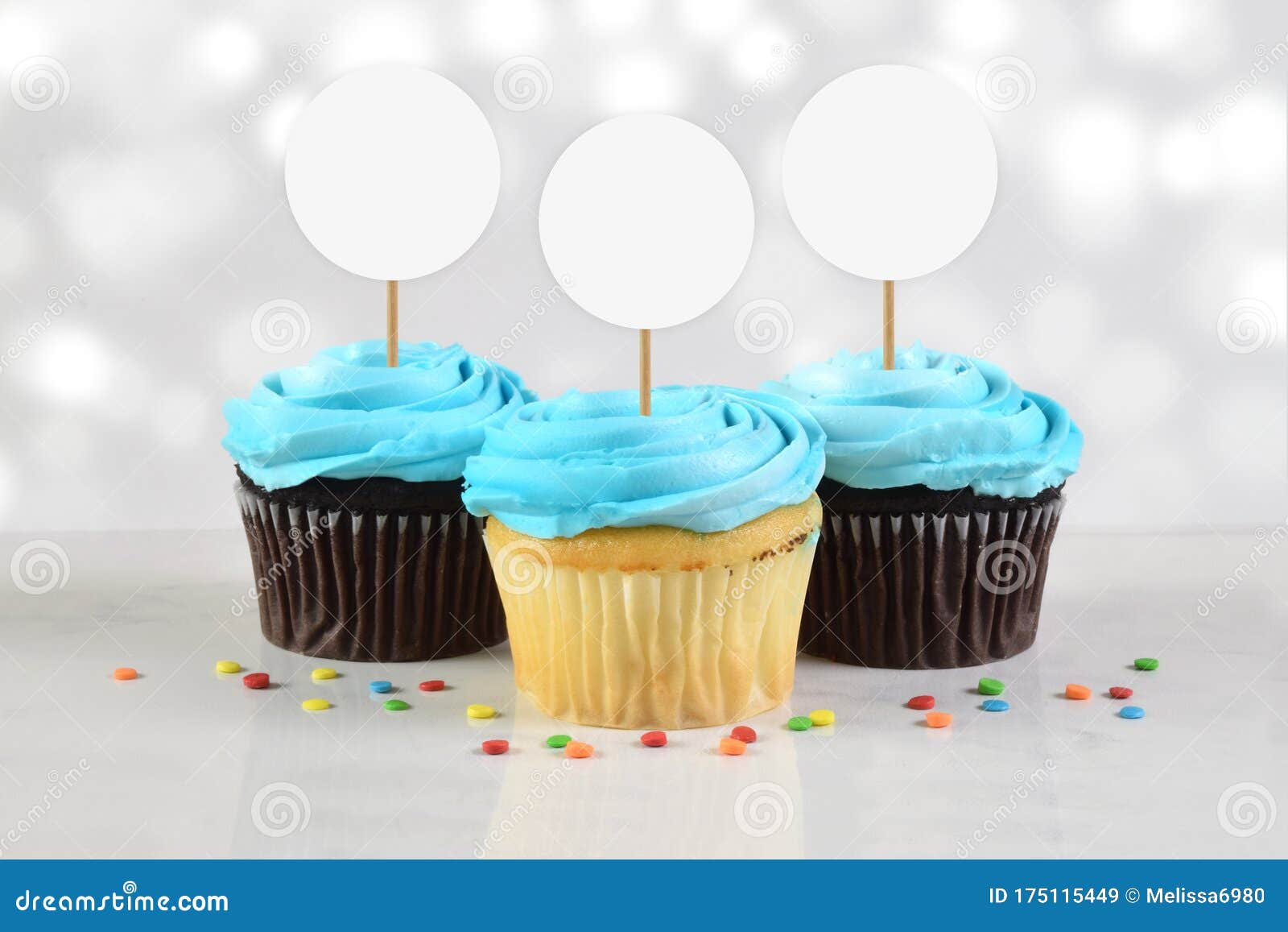cupcakes mockup with three blue frosted cupcakes