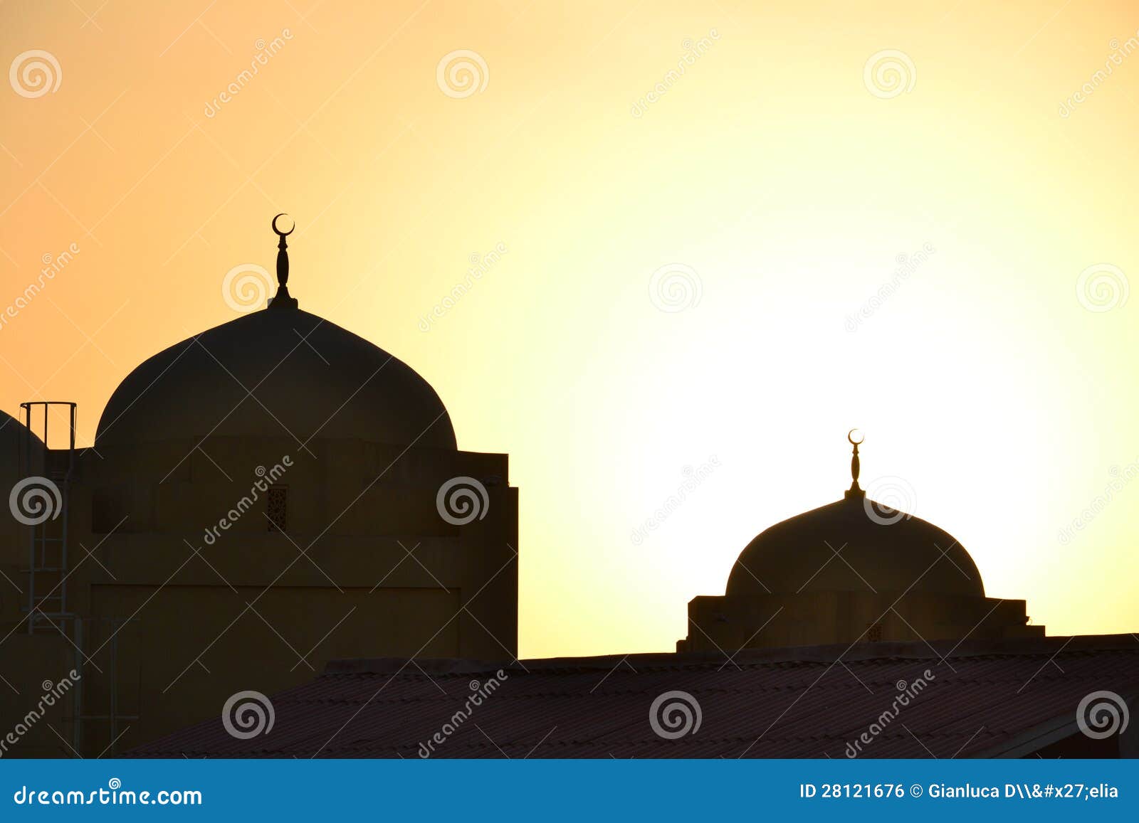 Cupole delle moschee in Dubai al tramonto