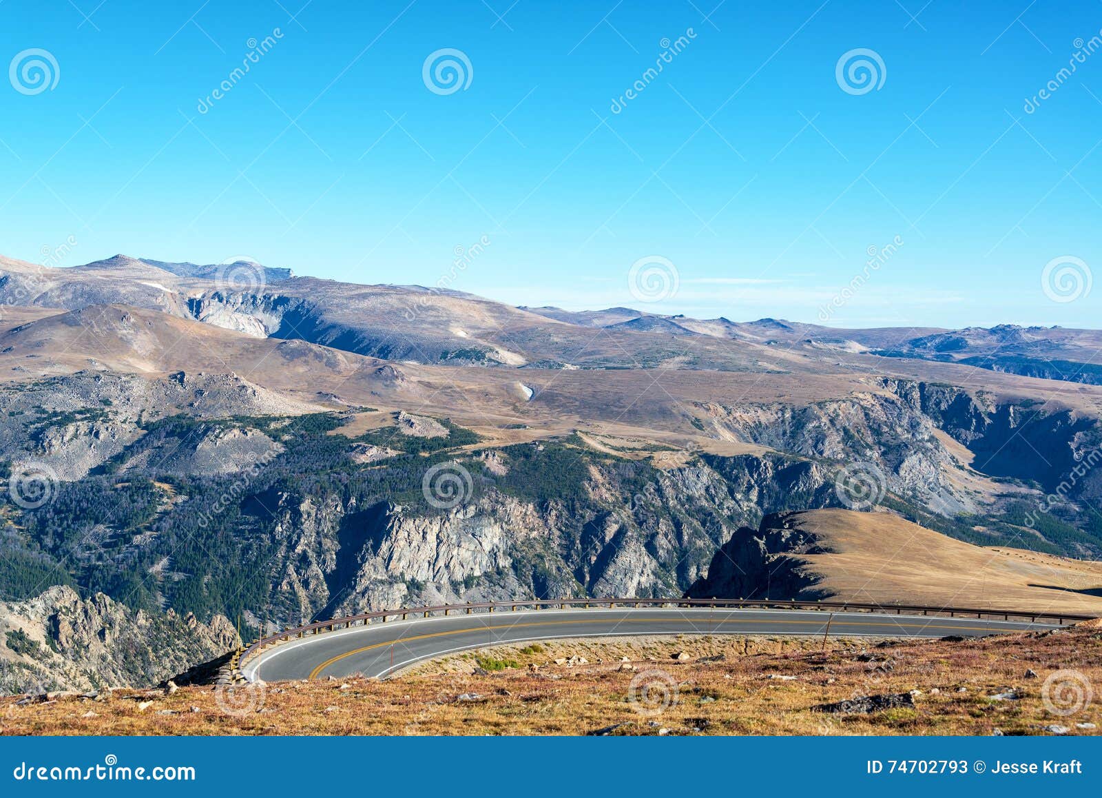 curving highway in beartooth mountains
