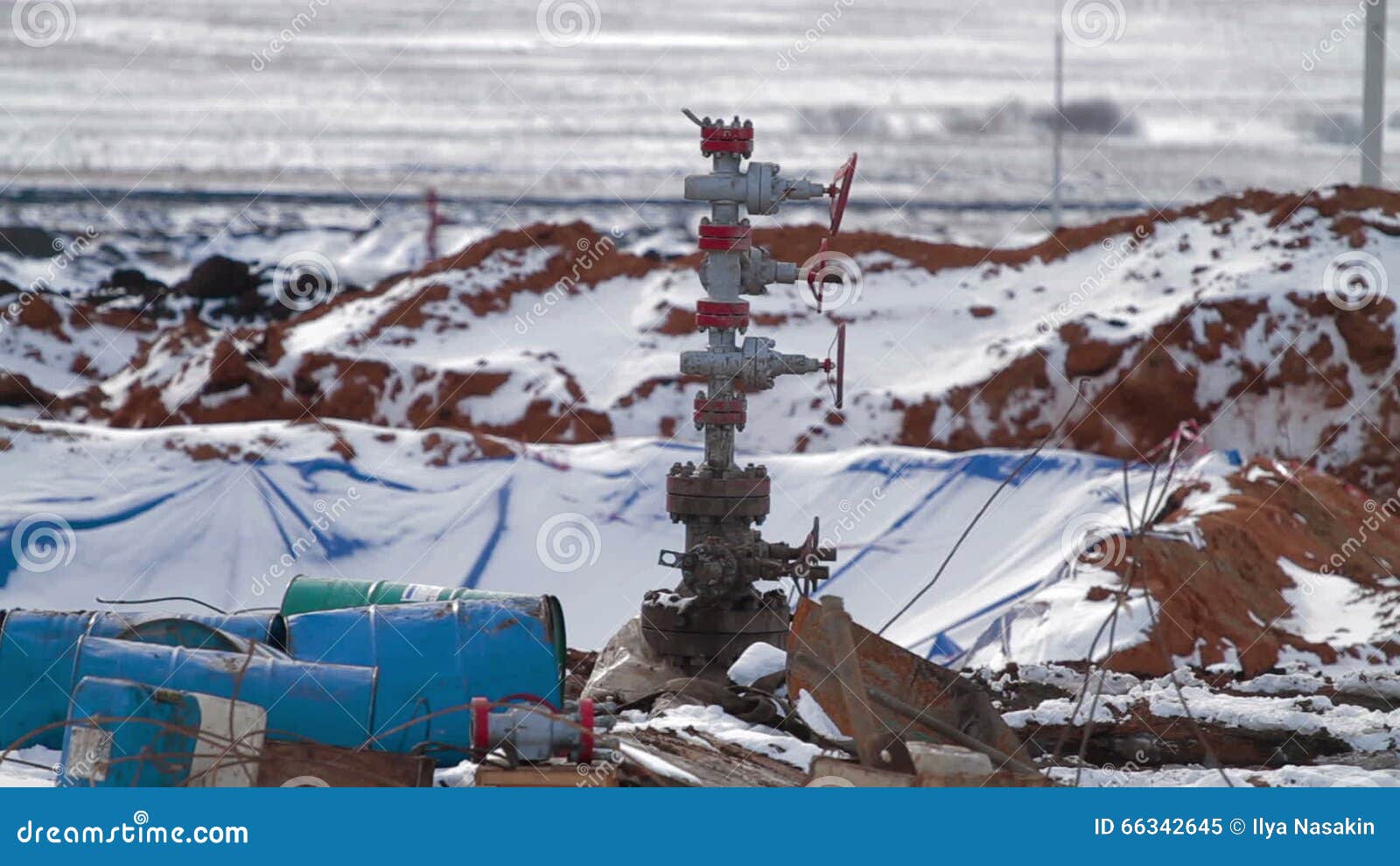 Albero Di Natale Petrolio.Cuscinetto Buono Con L Attrezzatura Dell Albero Di Natale Del Pozzo Di Petrolio Filmati Stock 2 Cuscinetto Buono Con L Attrezzatura Dell Albero Di Natale Del Pozzo Di Petrolio Video Stock Dreamstime