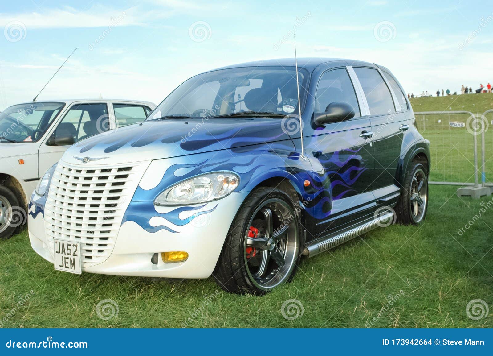 Car tuning style alien, This Alien-themed PT Cruiser was shown at