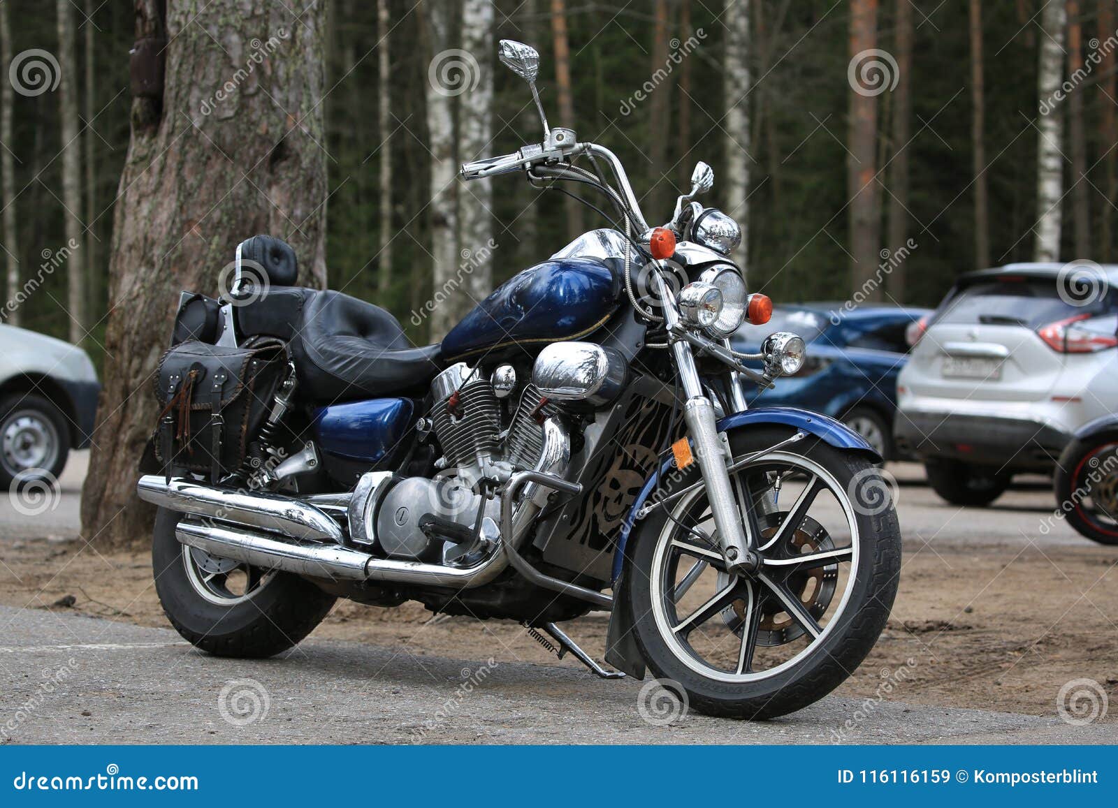 Custom Motorcycle Kawasaki Vulcan VN 1500 Blue Outdoors on a Cloudy Day. Right Editorial Stock Image - Image of grey, motoseason: 116116159