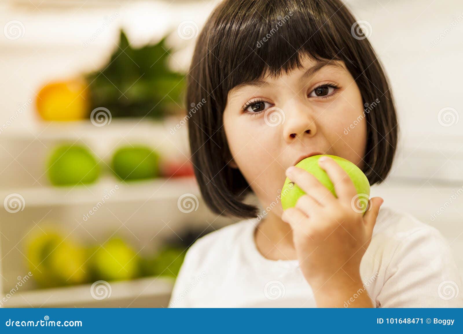 Cute Black Hair Little Girl Eating Green Apple Stock Image - Image of  portrait, nutrition: 101648471