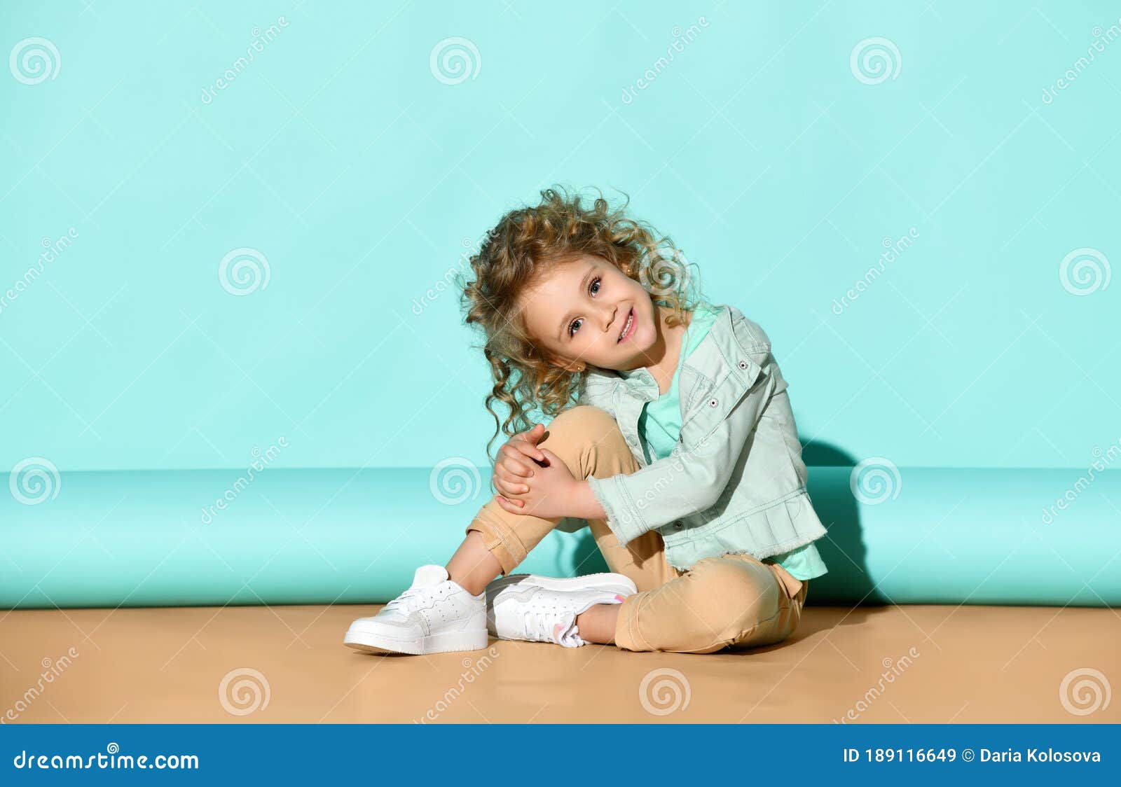 little girls sits knee 123RF