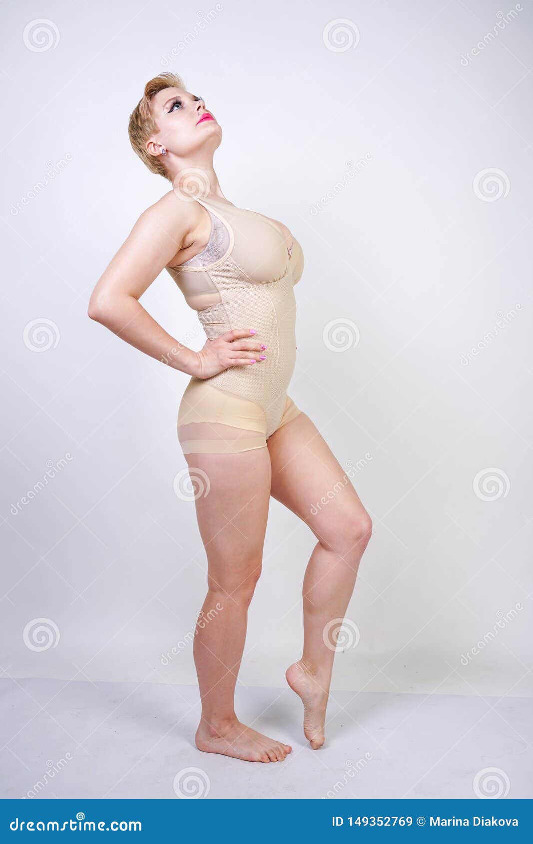 Short Curvy Nude Women