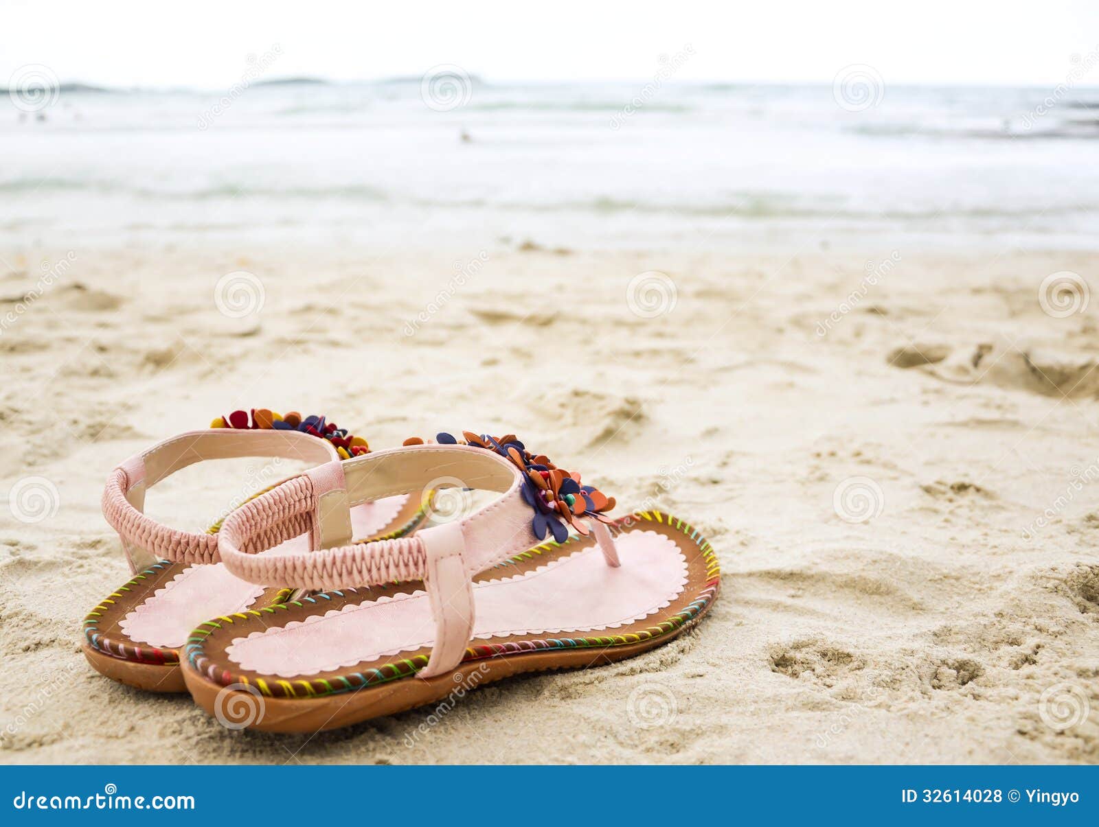 Cute Flip Flops at the Beach. Stock Photo - Image of summer, flop: 32614028