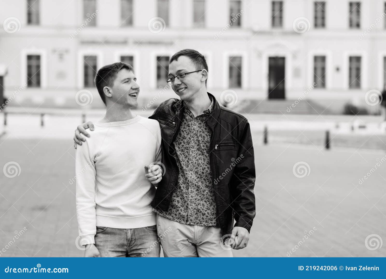 ΤΗΝ ΕΦΑΡΜΟΓΉ GAY DATING