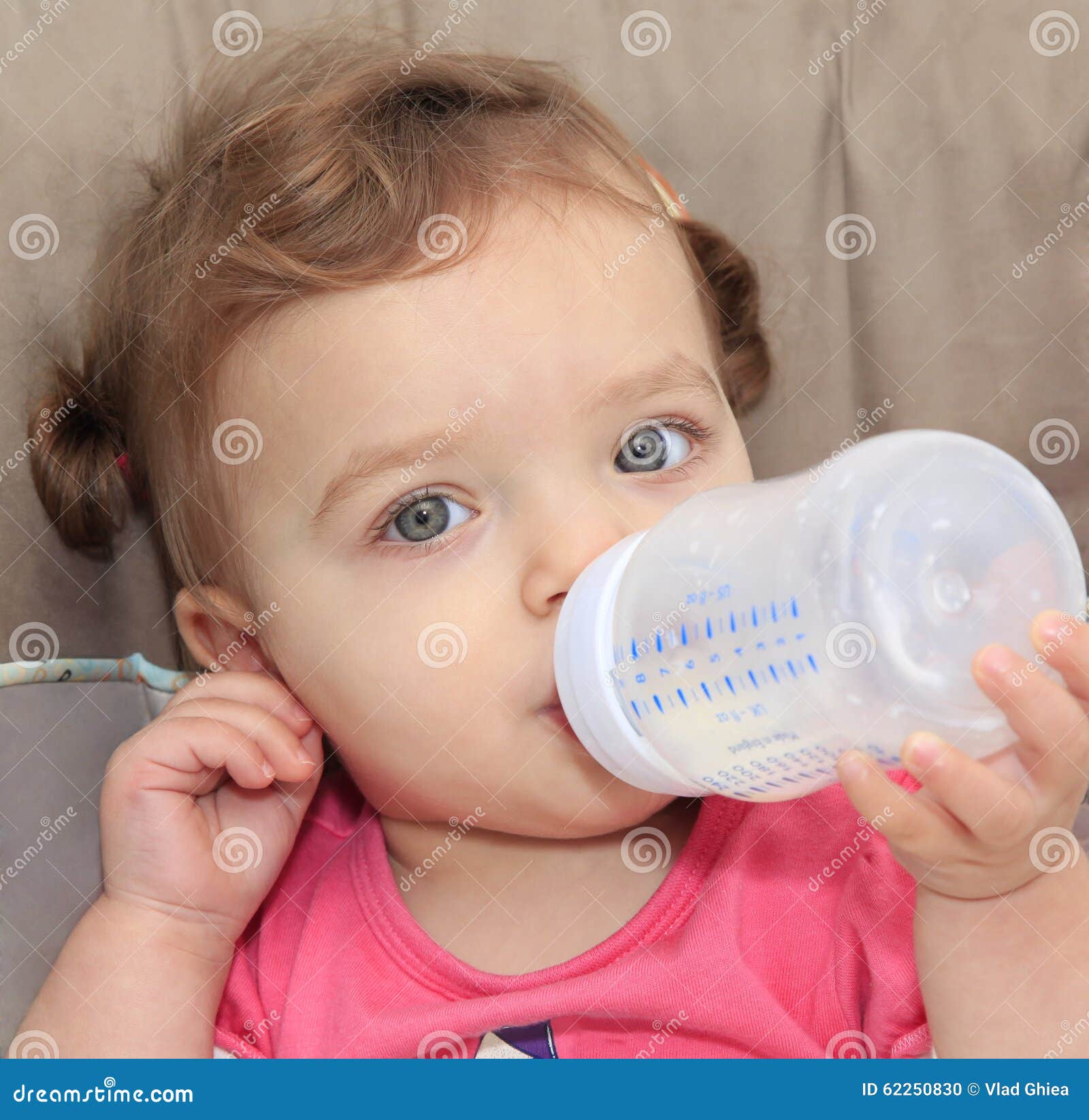 https://thumbs.dreamstime.com/z/cute-little-girl-drinking-milk-plastic-bottle-62250830.jpg