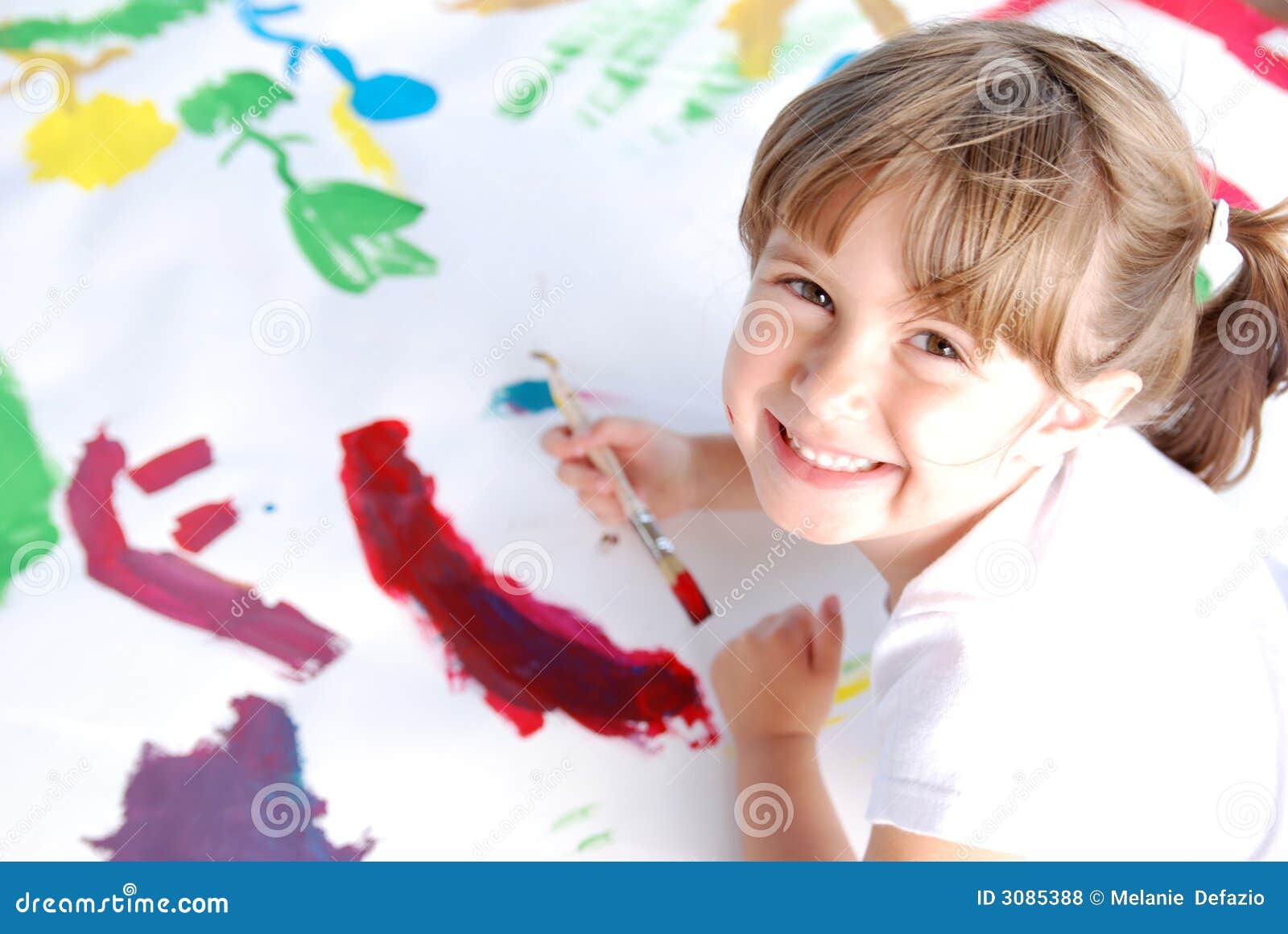 Nanny paint a picture. Дети творчество. Рисуем с детьми. Краски для детей. Мальчик рисует красками.