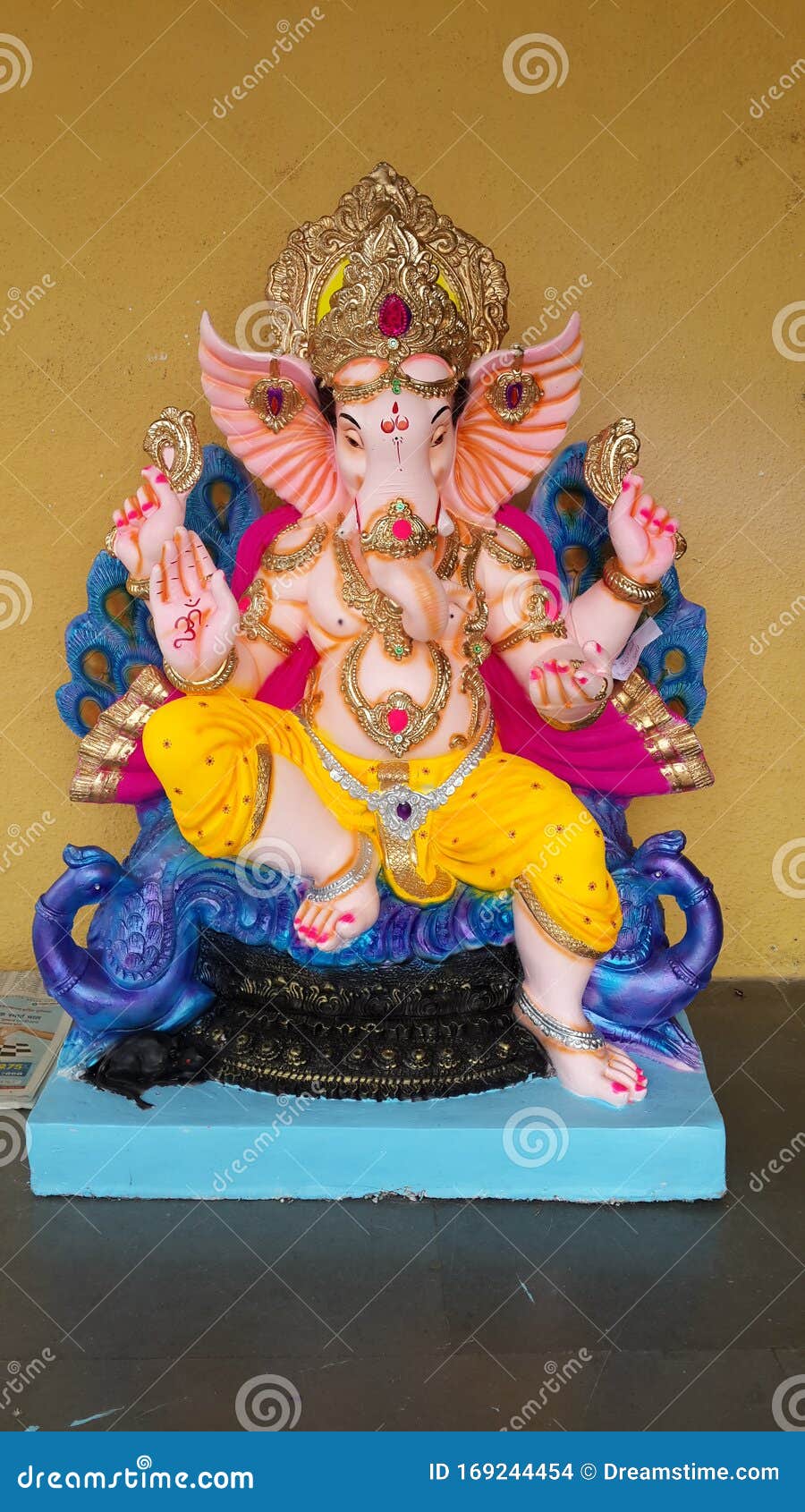 Cute Statue of Lord Ganesha Stock Photo - Image of ganesh ...