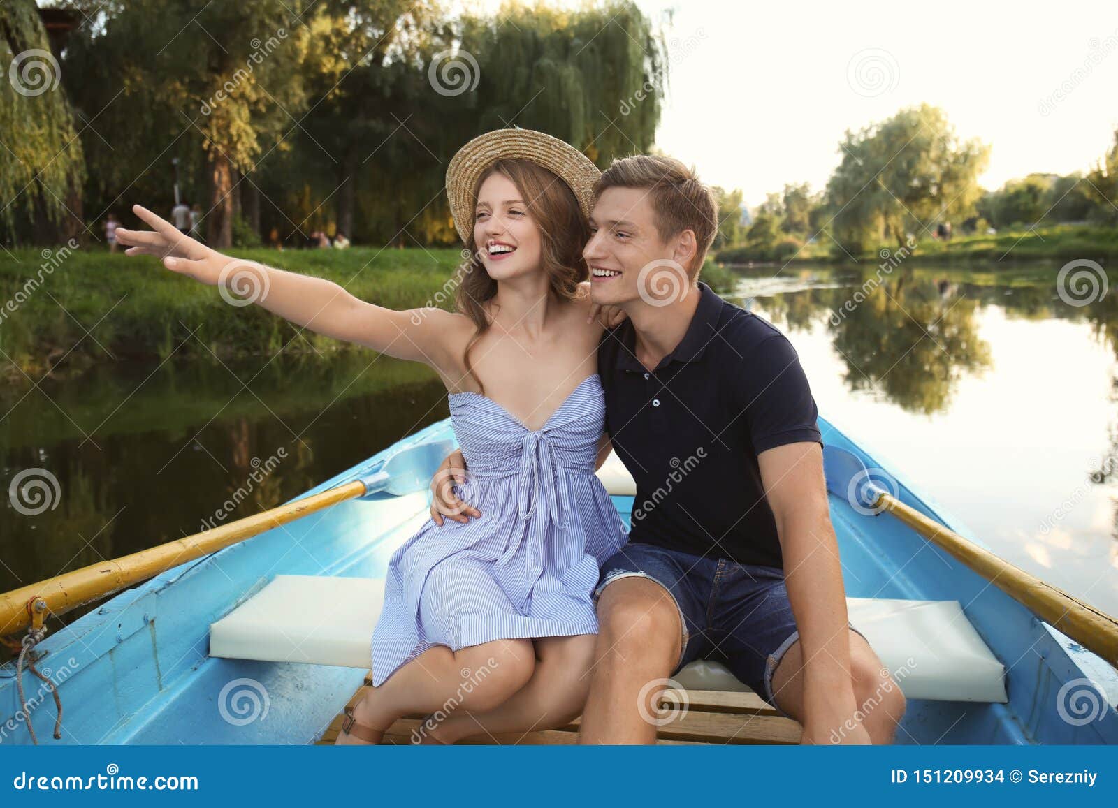 https://thumbs.dreamstime.com/z/cute-young-couple-having-romantic-date-boat-cute-young-couple-having-romantic-date-boat-151209934.jpg
