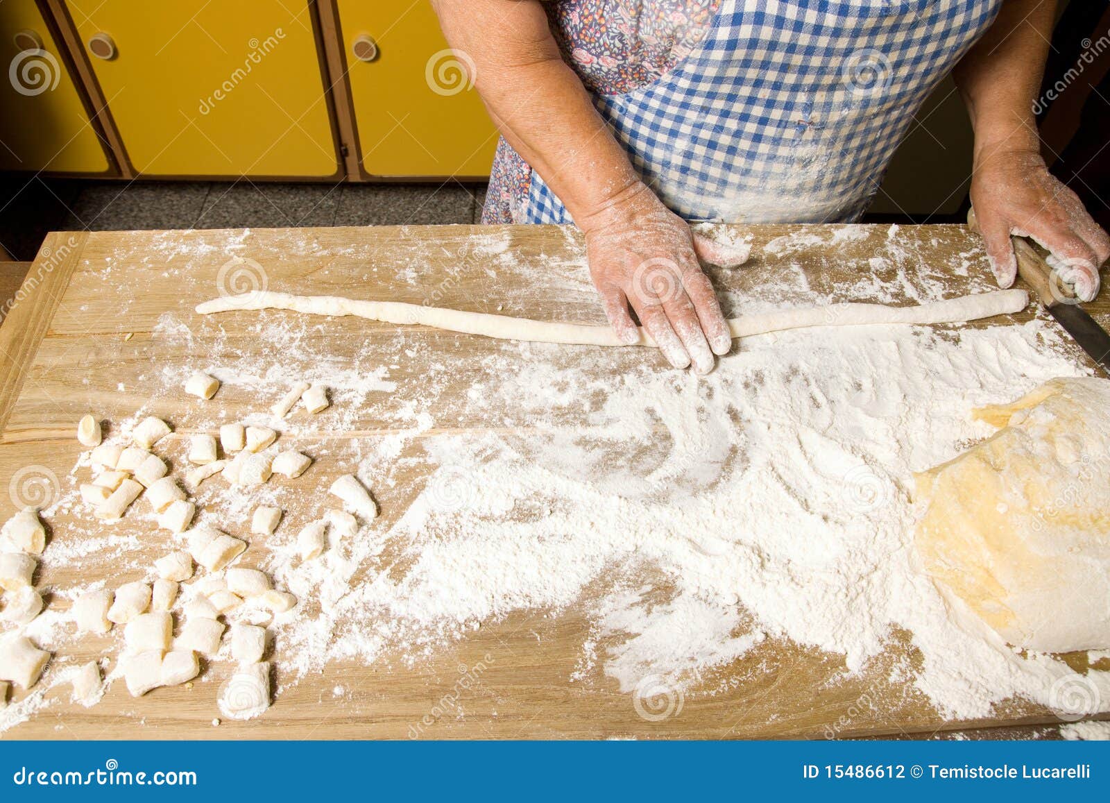 Cutting the pasta stock photo. Image of home, acqua, pasta 15486612