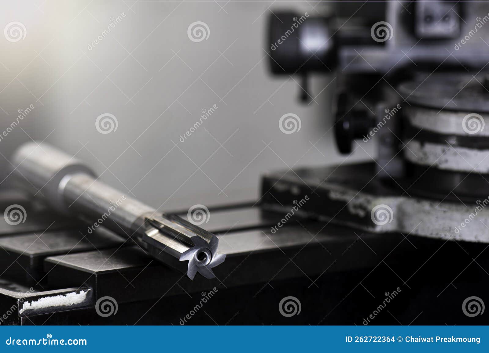 Cutting Tools Special Reamer Six Fluted. Material Cabide Brazing